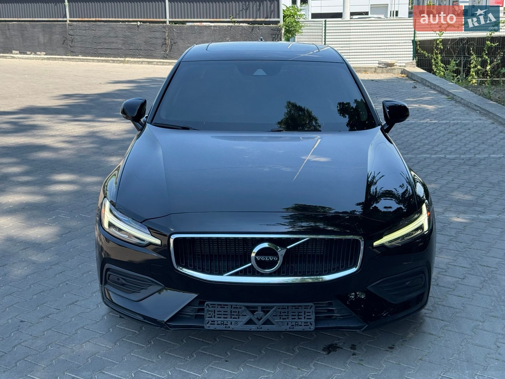 Volvo S60 2018 VIN 7JR102FK9KG002916 фото оголошення 2 з 19