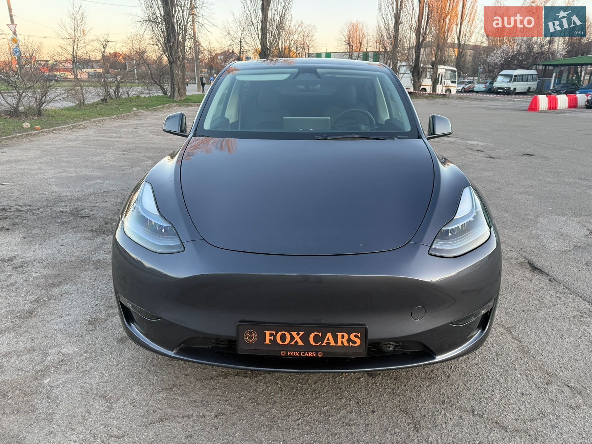 Tesla Model Y 2024 VIN 7SAYGDEE6PA182390 фото оголошення 2 з 17