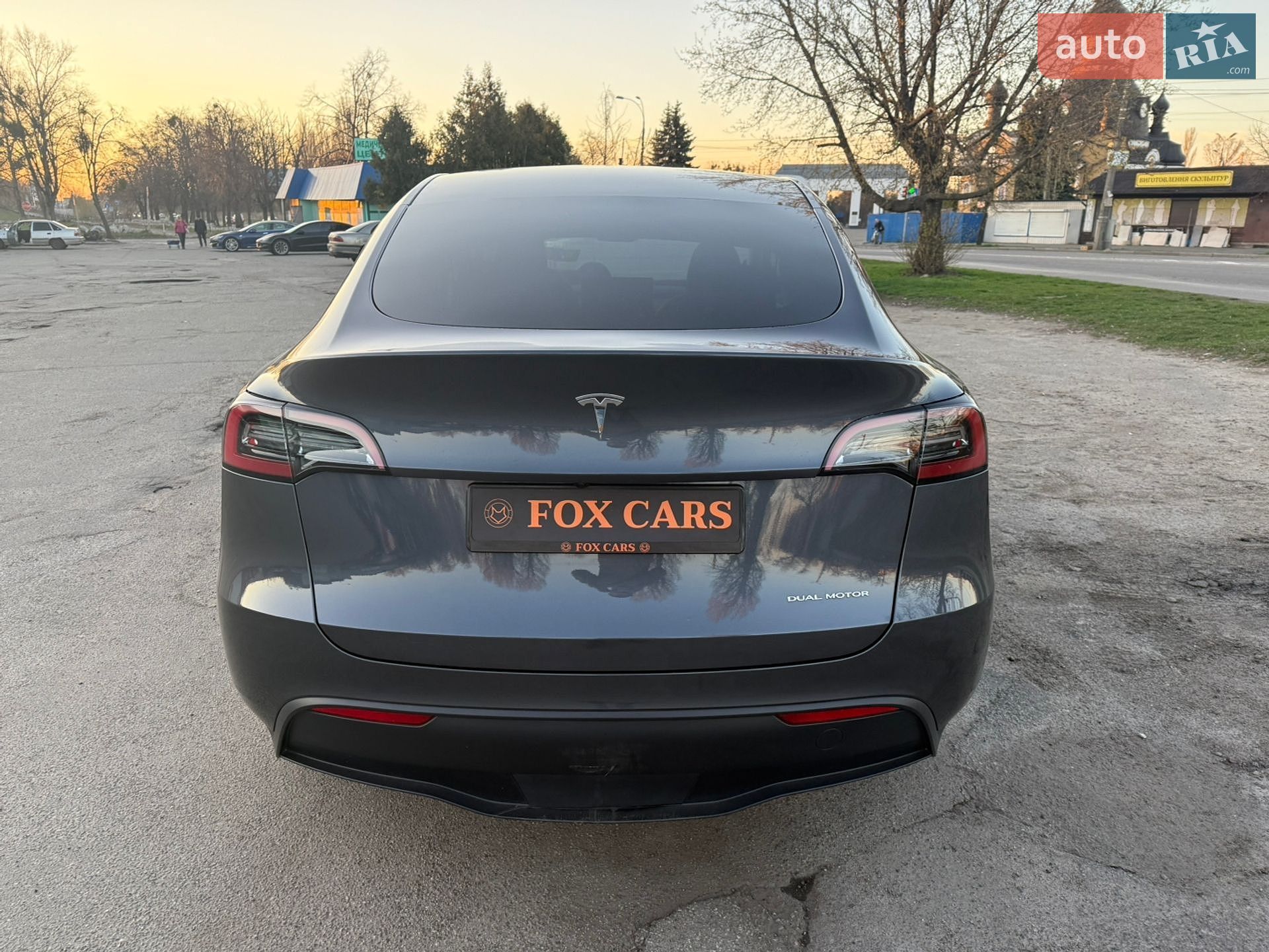Tesla Model Y 2024 VIN 7SAYGDEE6PA182390 фото оголошення 4 з 17