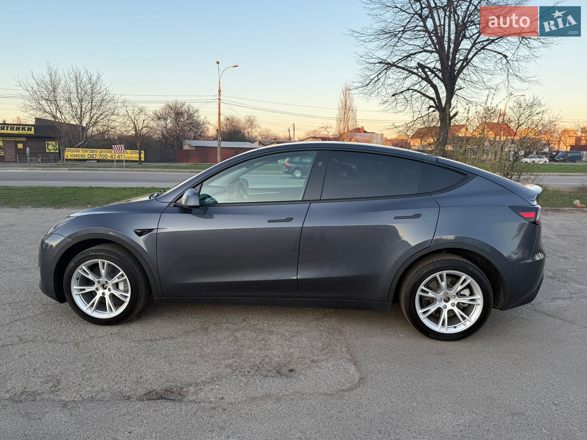 Tesla Model Y 2024 VIN 7SAYGDEE6PA182390 фото оголошення 6 з 17