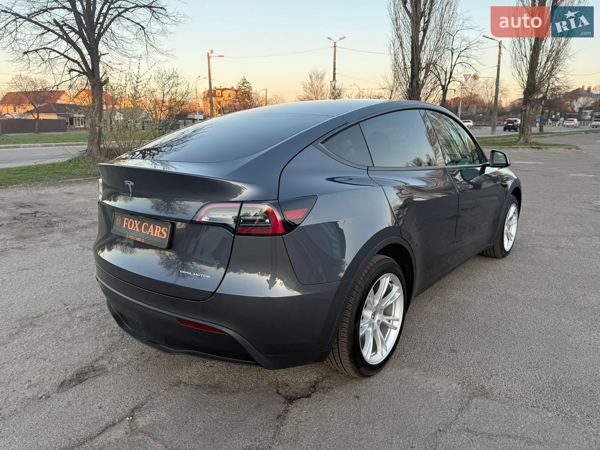 Tesla Model Y 2024 VIN 7SAYGDEE6PA182390 фото оголошення 7 з 17