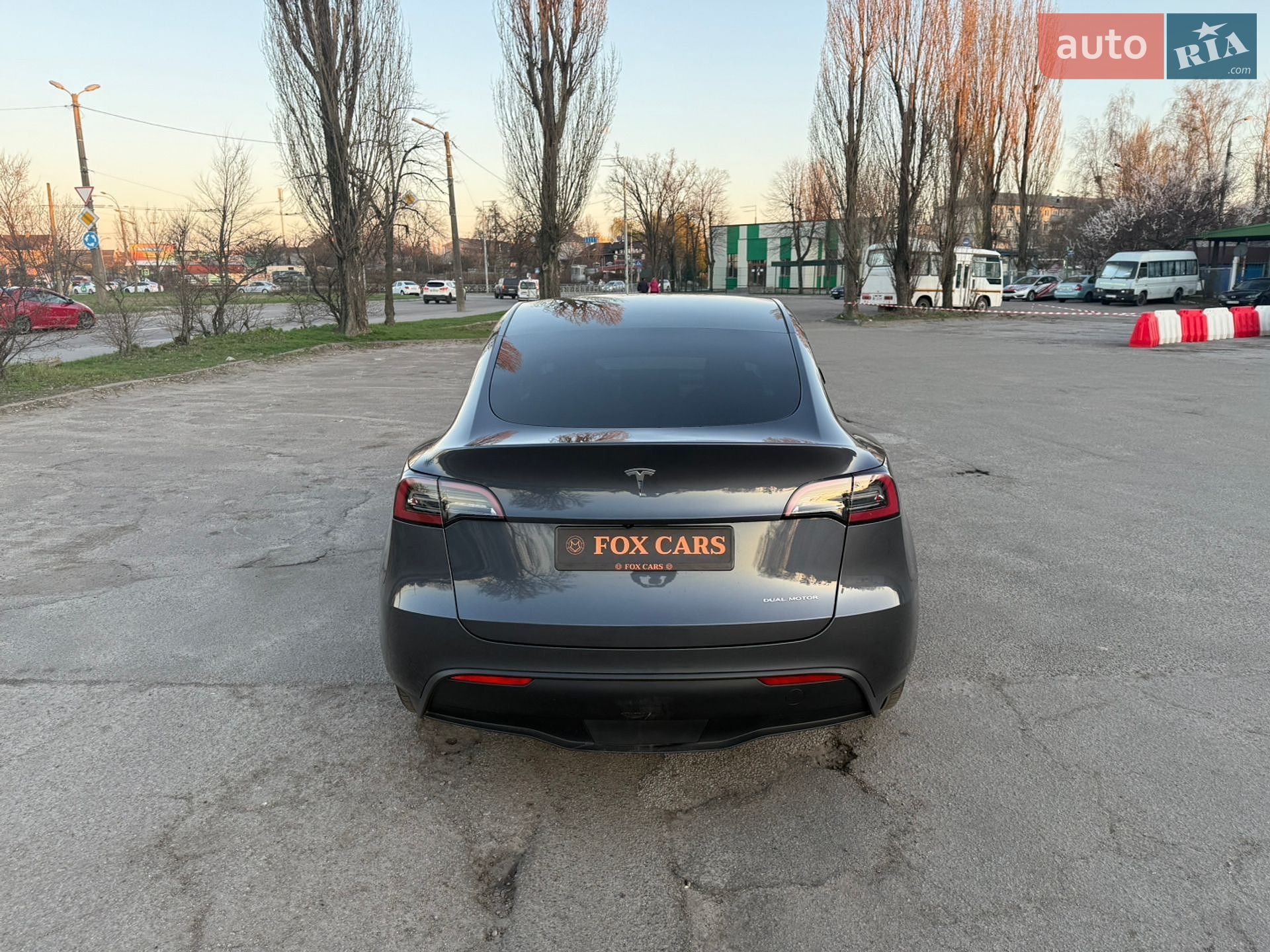 Tesla Model Y 2024 VIN 7SAYGDEE6PA182390 фото оголошення 8 з 17