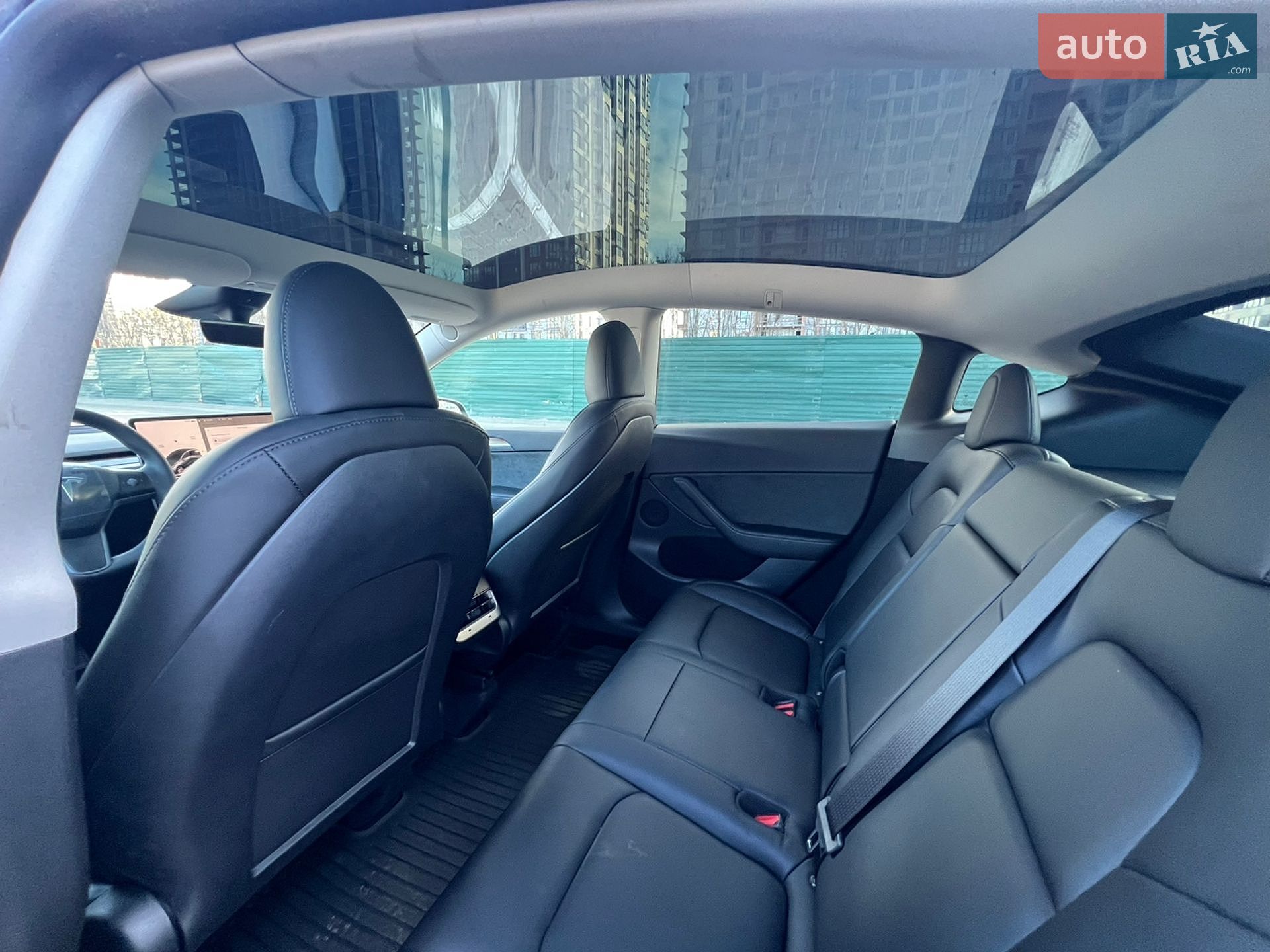 Tesla Model Y 2024 VIN 7SAYGDEE6PA182390 фото оголошення 13 з 17