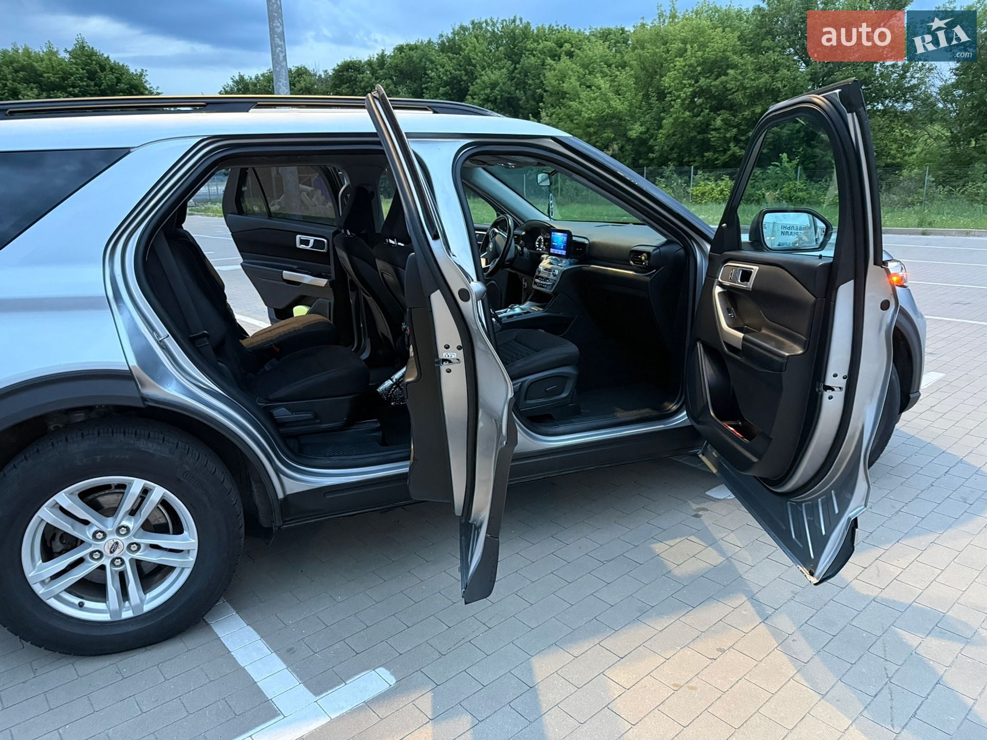 Ford Explorer 2020 VIN 1FMSK8DH6LGC72786 фото оголошення 8 з 18