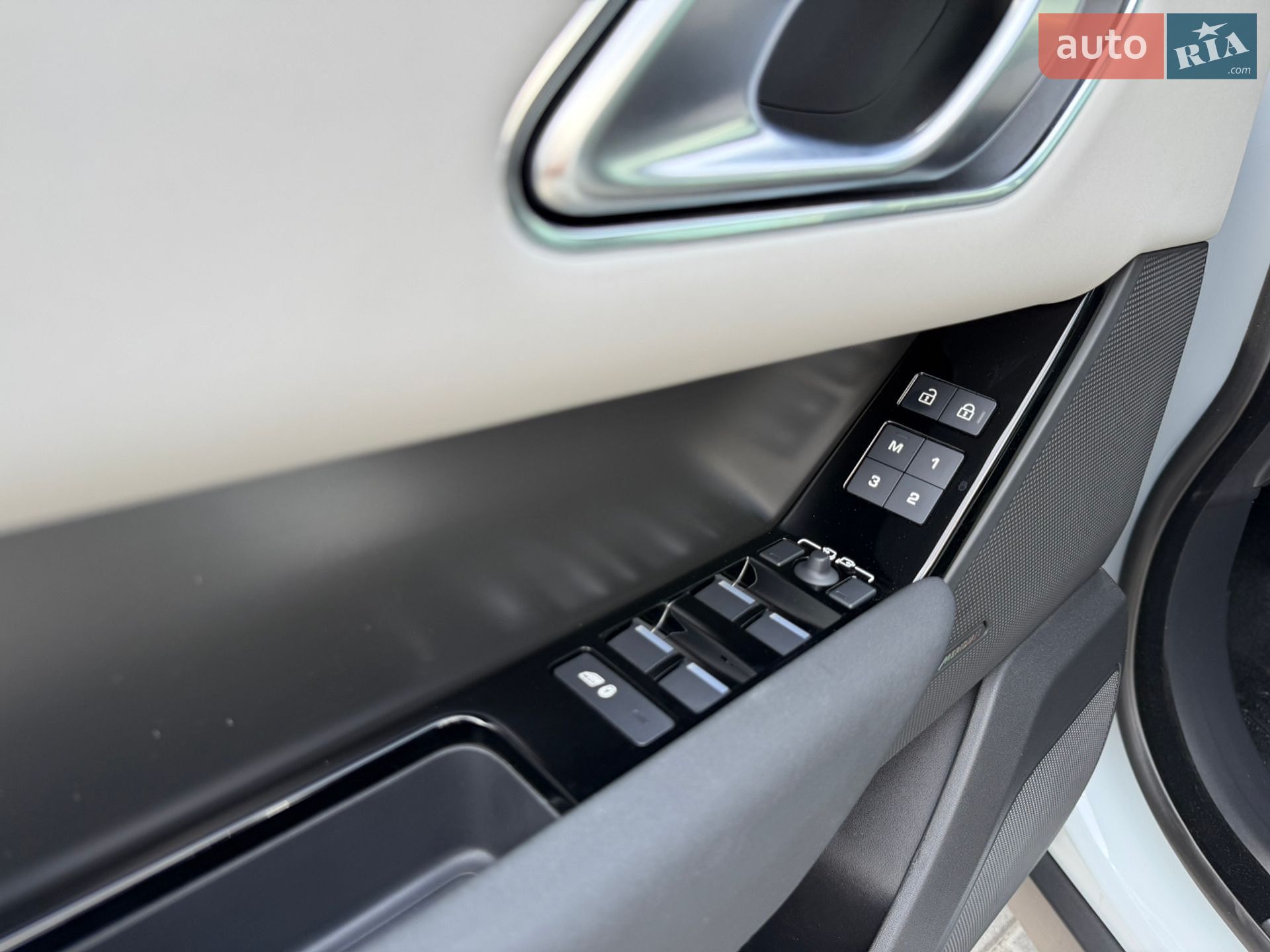 Land Rover Range Rover Velar 2024 VIN SALYA2BN7SA393361 фото оголошення 16 з 35