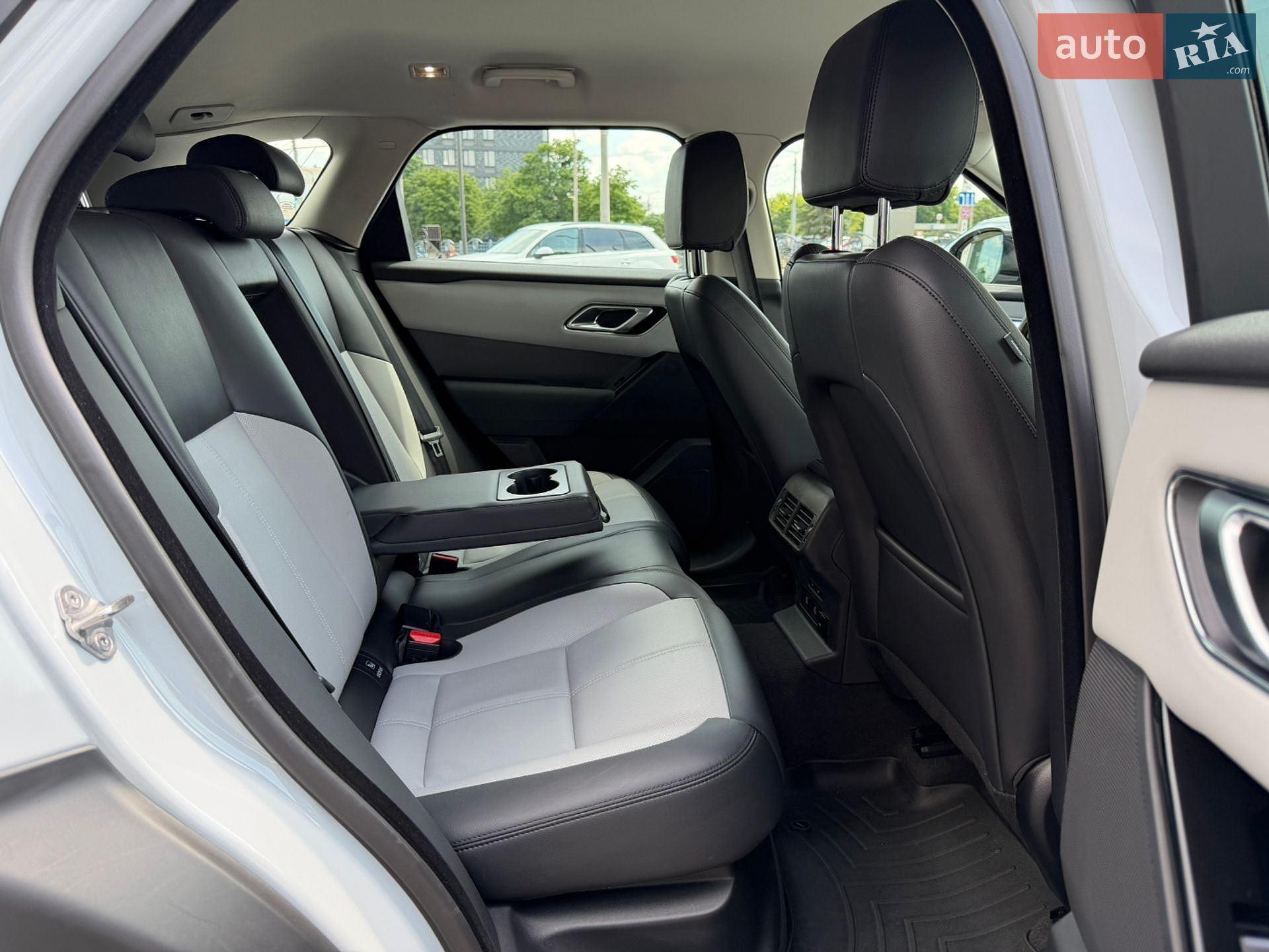 Land Rover Range Rover Velar 2024 VIN SALYA2BN7SA393361 фото оголошення 30 з 35