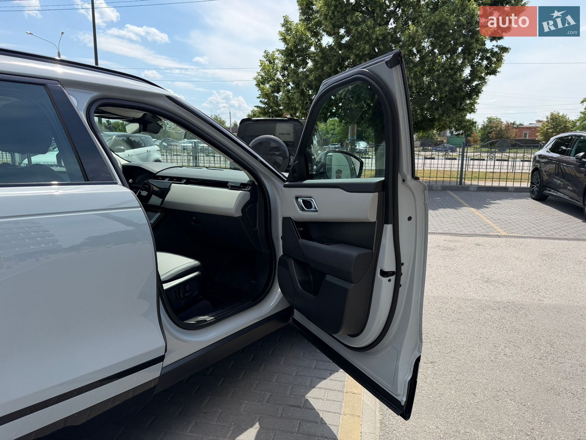 Land Rover Range Rover Velar 2024 VIN SALYA2BN7SA393361 фото оголошення 32 з 35