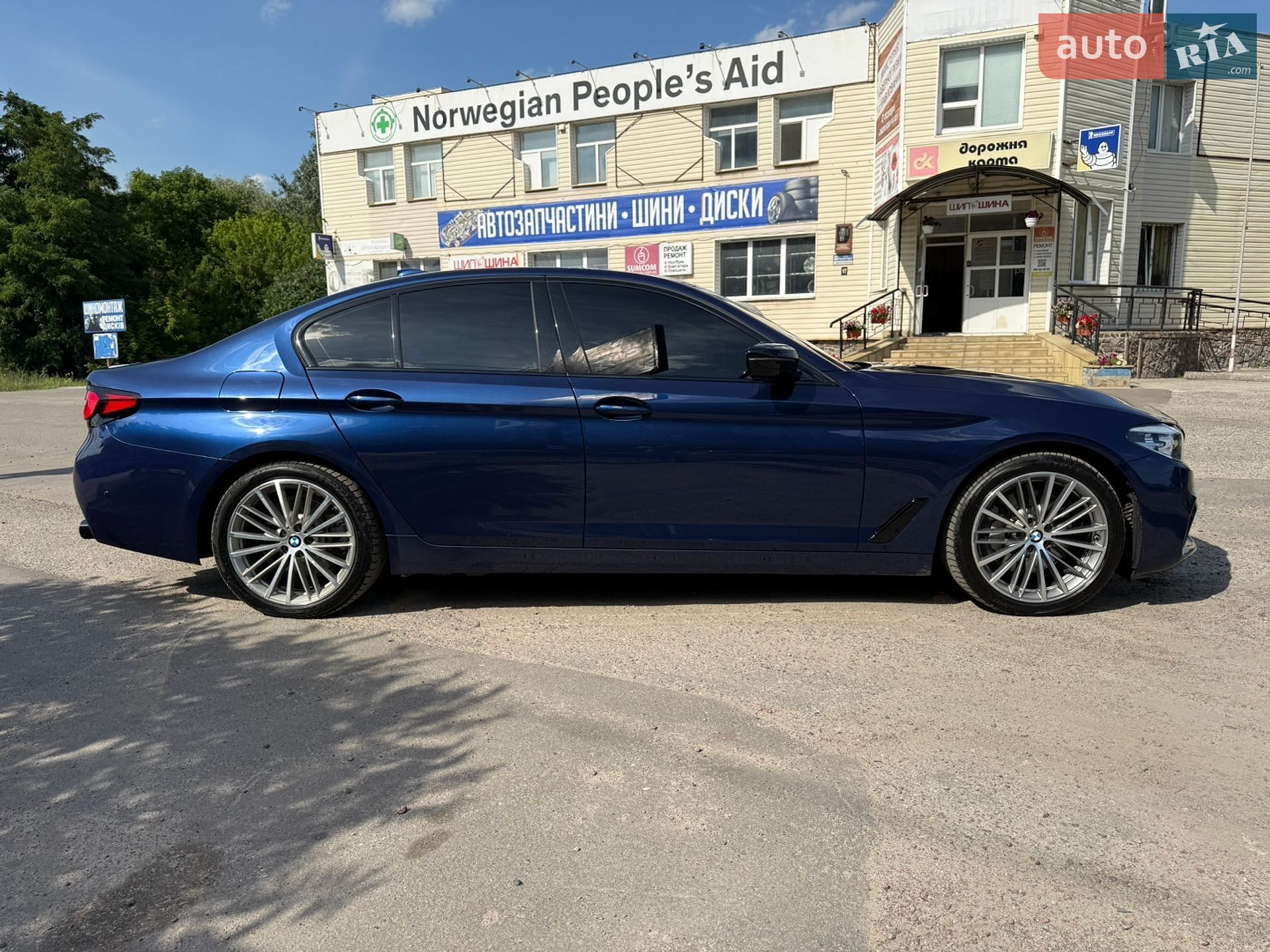 BMW 5 Series 2019 VIN WBAJA9C52KB398782 фото оголошення 3 з 11