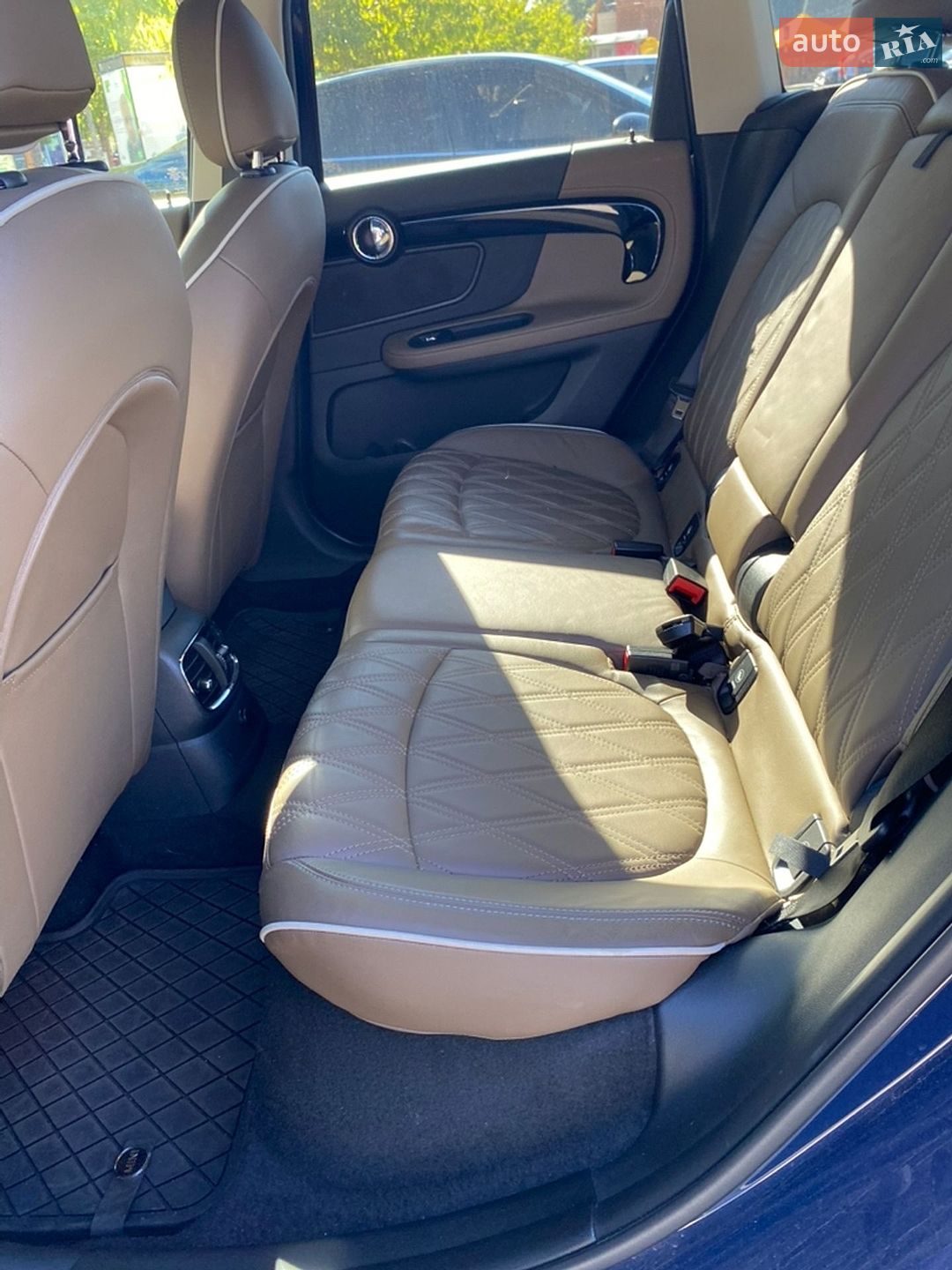 Mini Countryman 2018 VIN WMZYU7C58K3E56968 фото оголошення 2 з 3