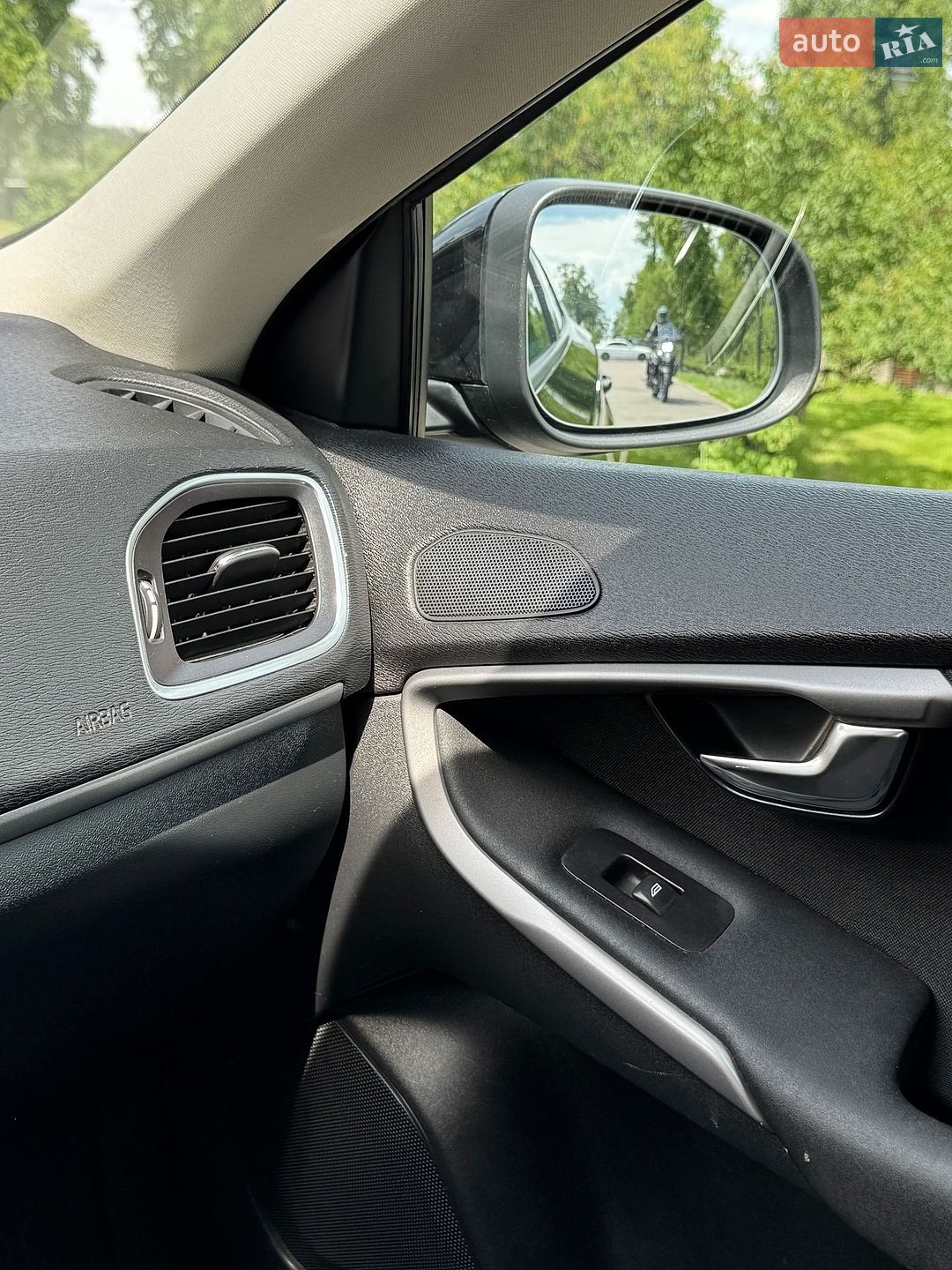 Volvo V40 2014 VIN YV1MV845BF2179247 фото оголошення 38 з 54
