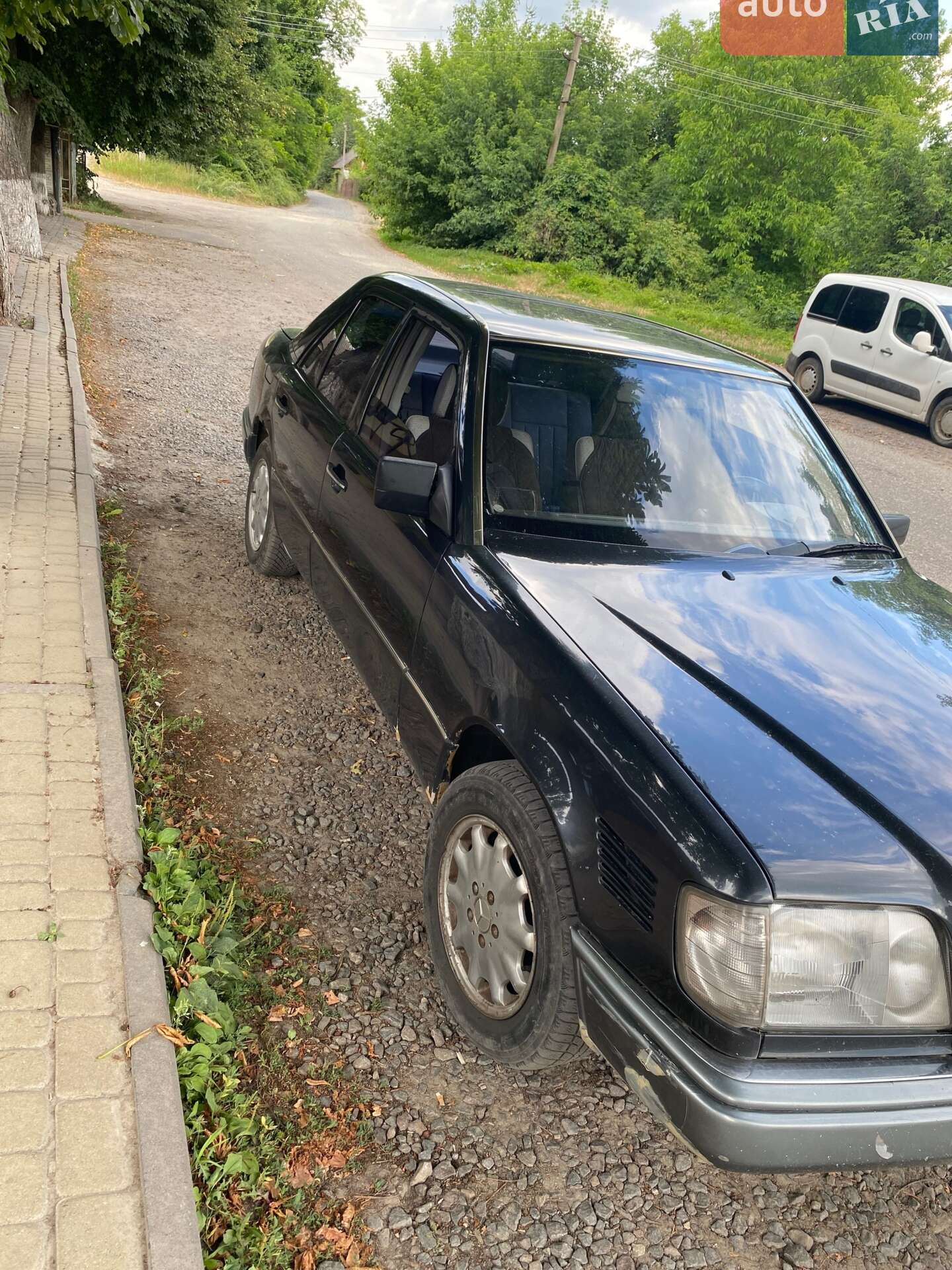 Mercedes-Benz E-Class 1992 VIN WDB1240261B558913 фото оголошення 2 з 7