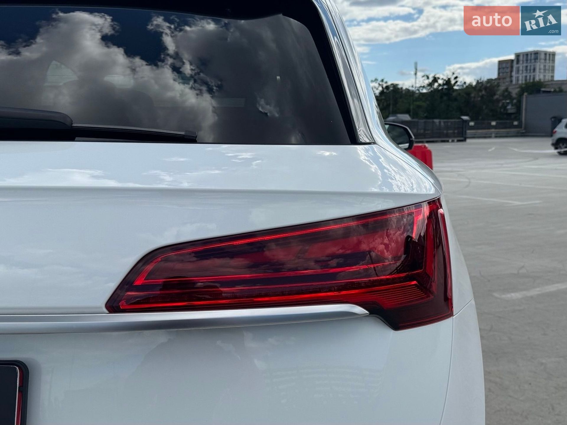 Audi Q5 2020 VIN WA1AAAFYXM2011628 фото оголошення 9 з 17