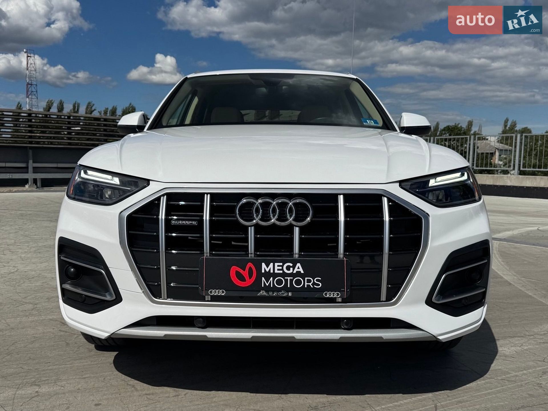 Audi Q5 2020 VIN WA1AAAFYXM2011628 фото оголошення 2 з 17