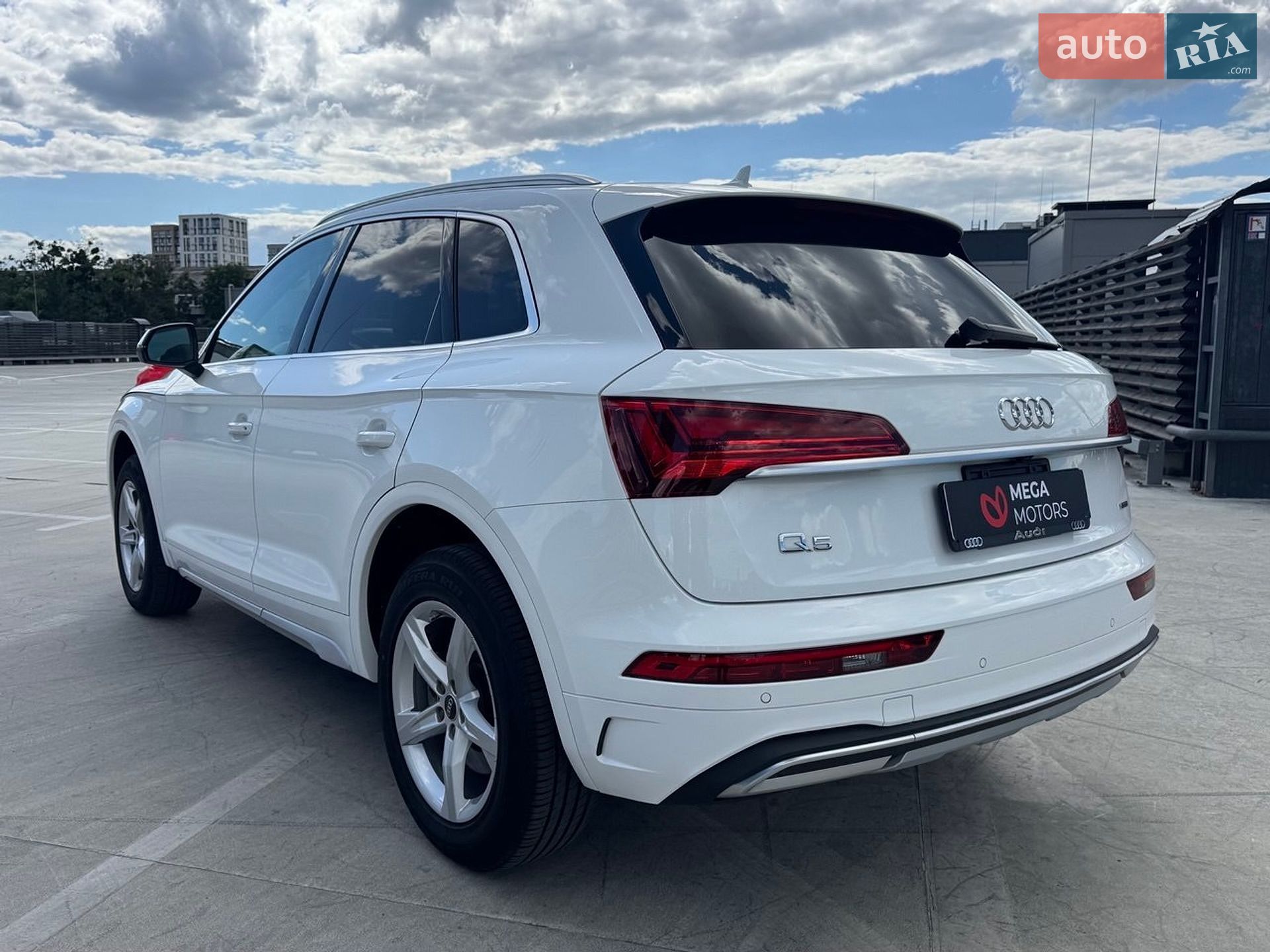 Audi Q5 2020 VIN WA1AAAFYXM2011628 фото оголошення 5 з 17