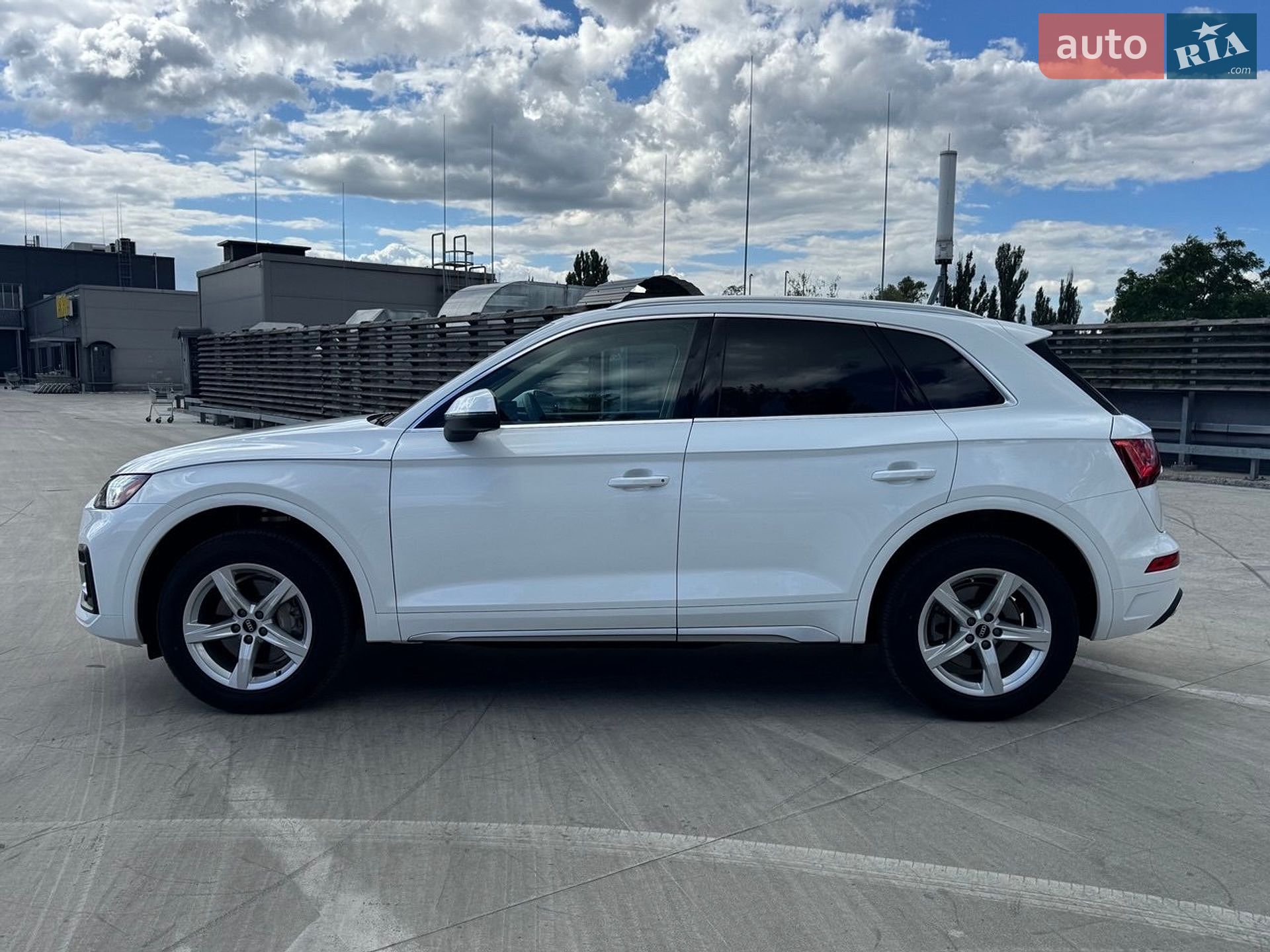 Audi Q5 2020 VIN WA1AAAFYXM2011628 фото оголошення 6 з 17