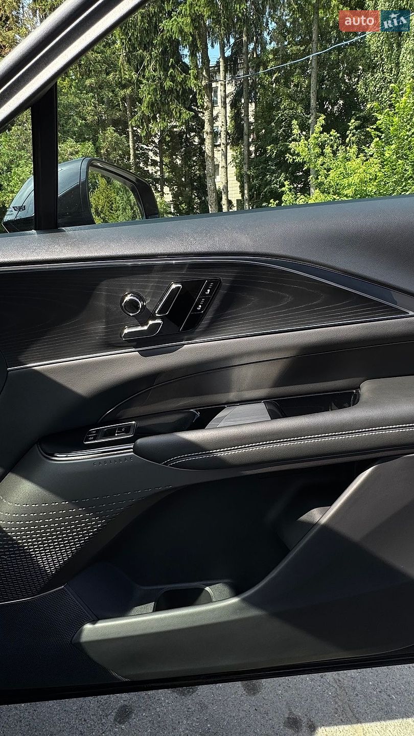 Cadillac Lyriq 2023 VIN 1GYKPPRK7RZ115781 фото оголошення 17 з 23