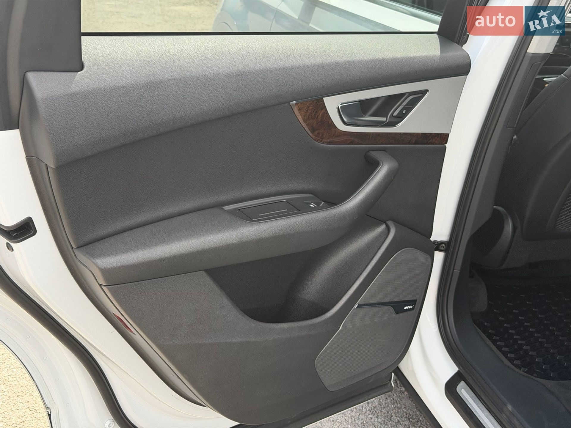 Audi Q7 2018 VIN WA1LHAF77KD024298 фото оголошення 13 з 17