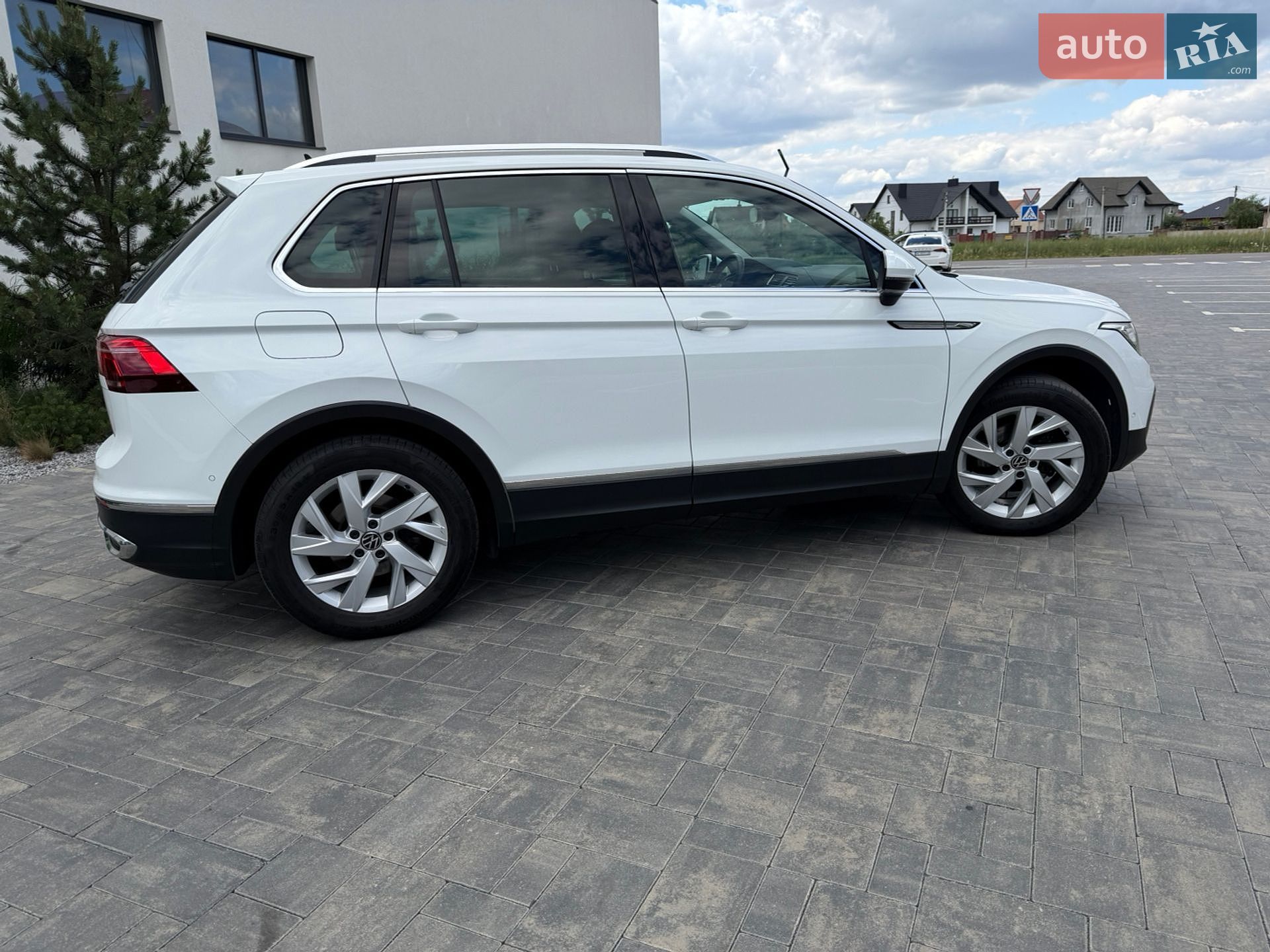 Volkswagen Tiguan 2020 VIN WVGZZZ5NZMW038097 фото оголошення 5 з 44