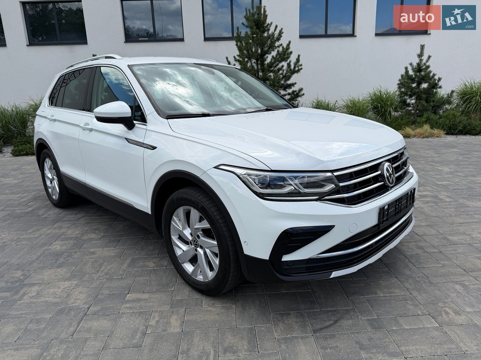 Volkswagen Tiguan 2020 VIN WVGZZZ5NZMW038097 фото оголошення 2 з 44