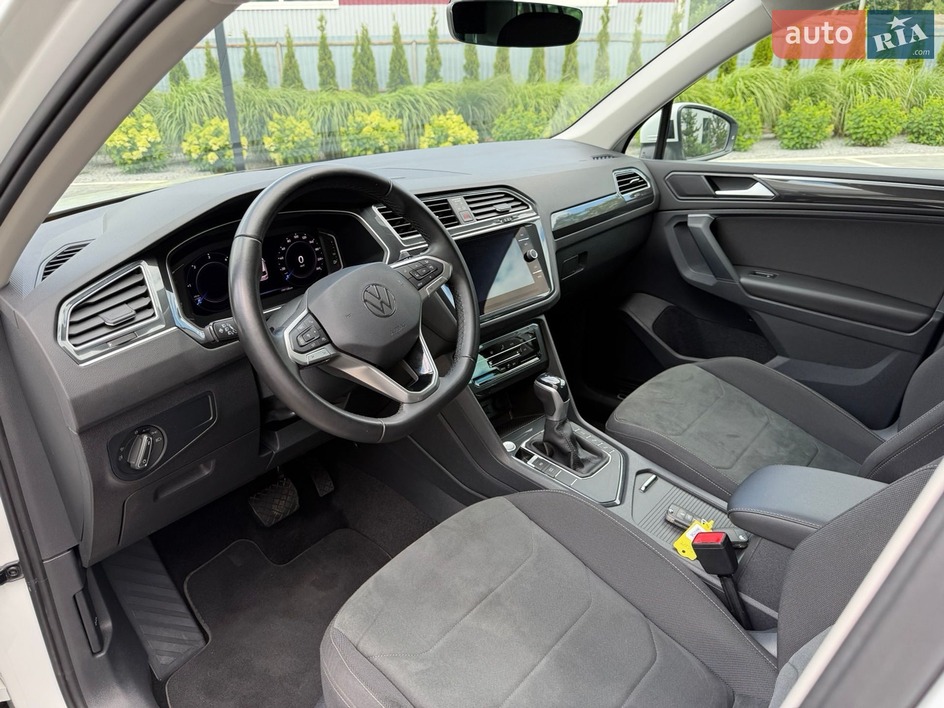 Volkswagen Tiguan 2020 VIN WVGZZZ5NZMW038097 фото оголошення 16 з 44