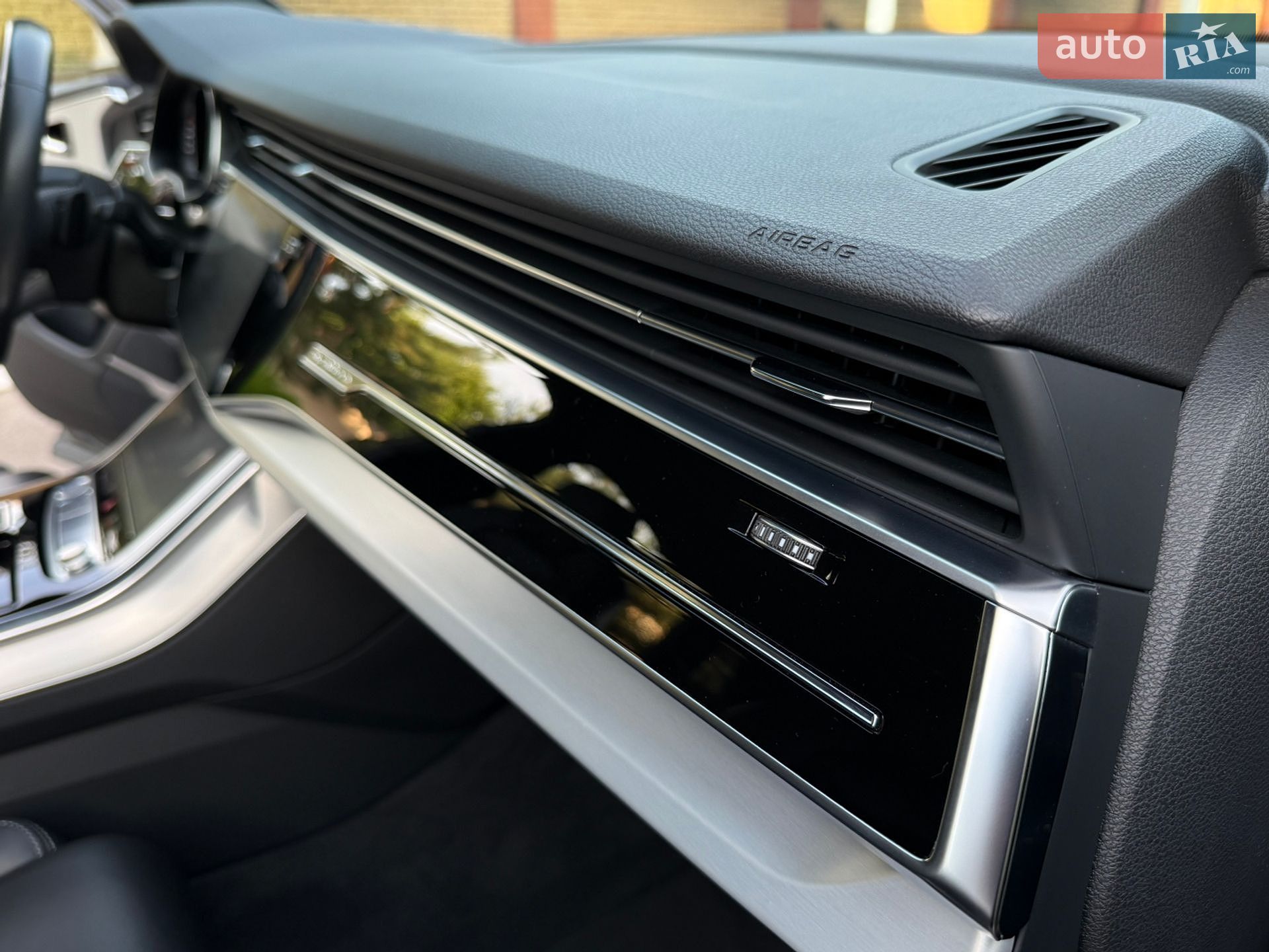 Audi Q7 2020 VIN WAUZZZ4M7LD018973 фото оголошення 62 з 116