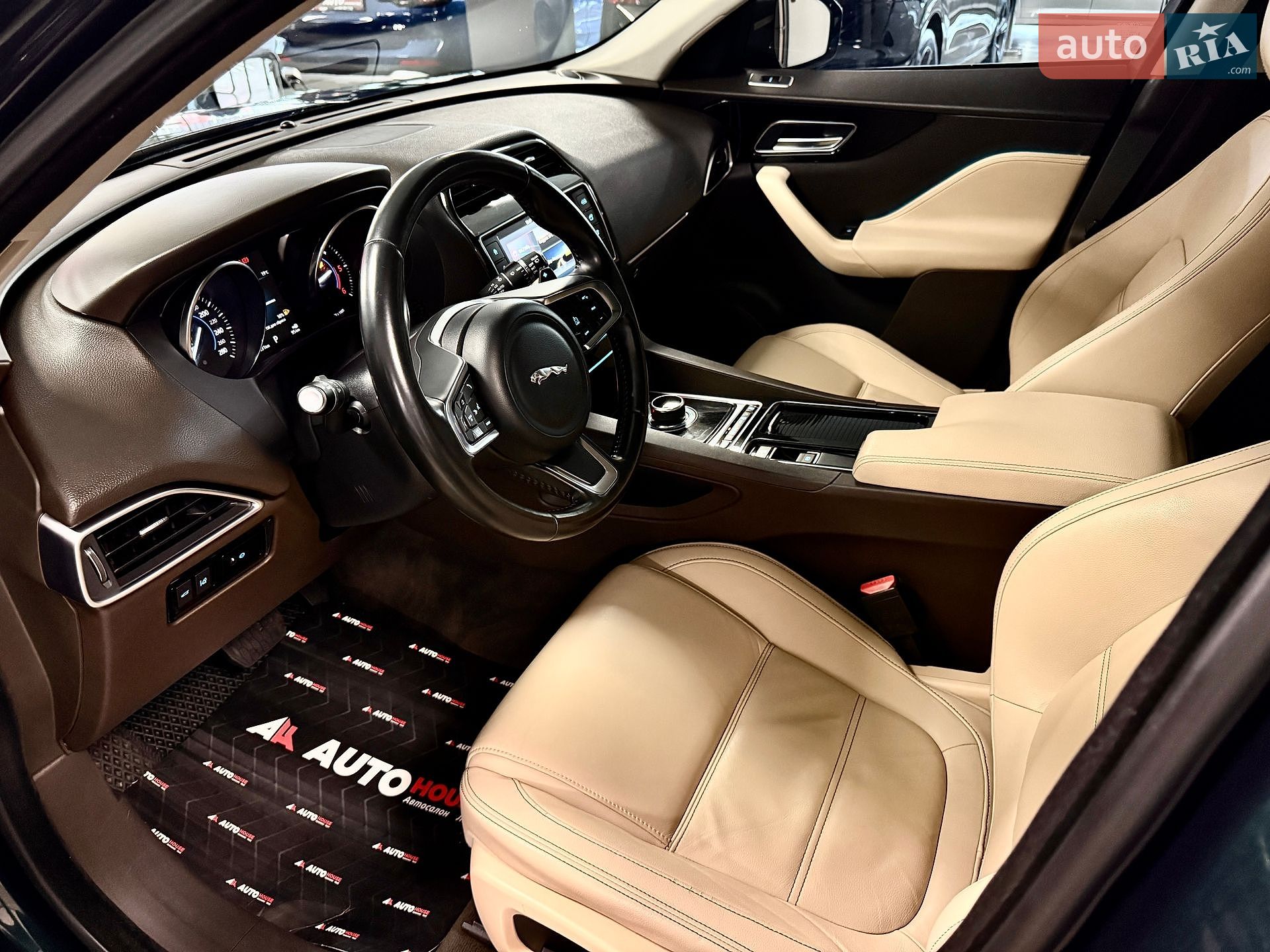 Jaguar F-Pace 2017 VIN SADCA2BNXJA290486 фото оголошення 4 з 81