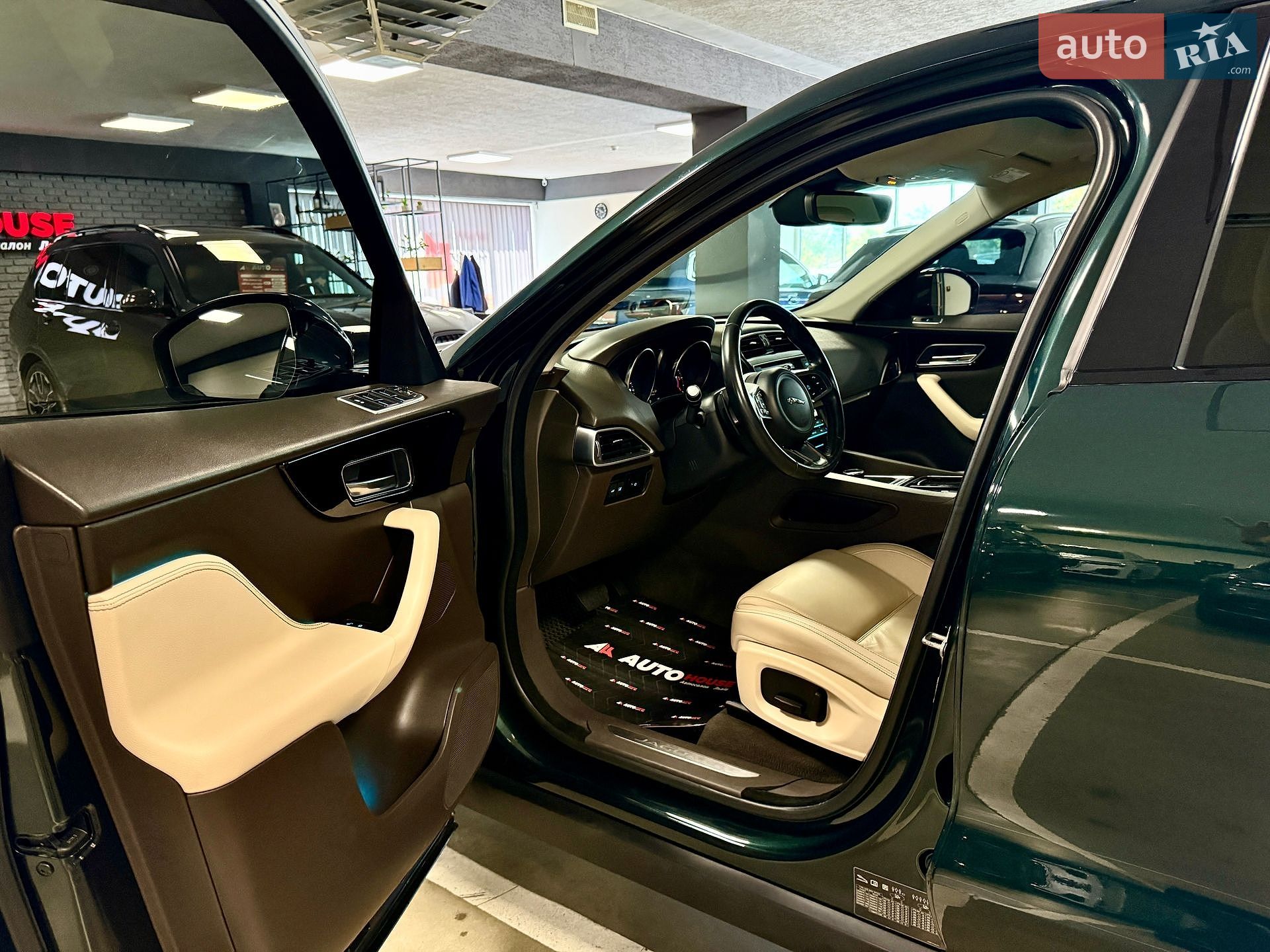 Jaguar F-Pace 2017 VIN SADCA2BNXJA290486 фото оголошення 32 з 81