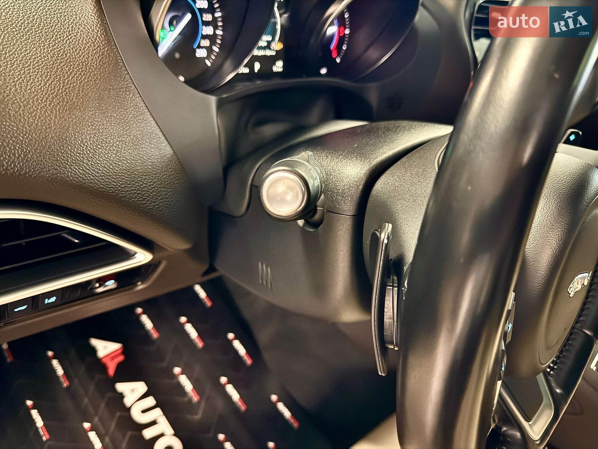 Jaguar F-Pace 2017 VIN SADCA2BNXJA290486 фото оголошення 38 з 81