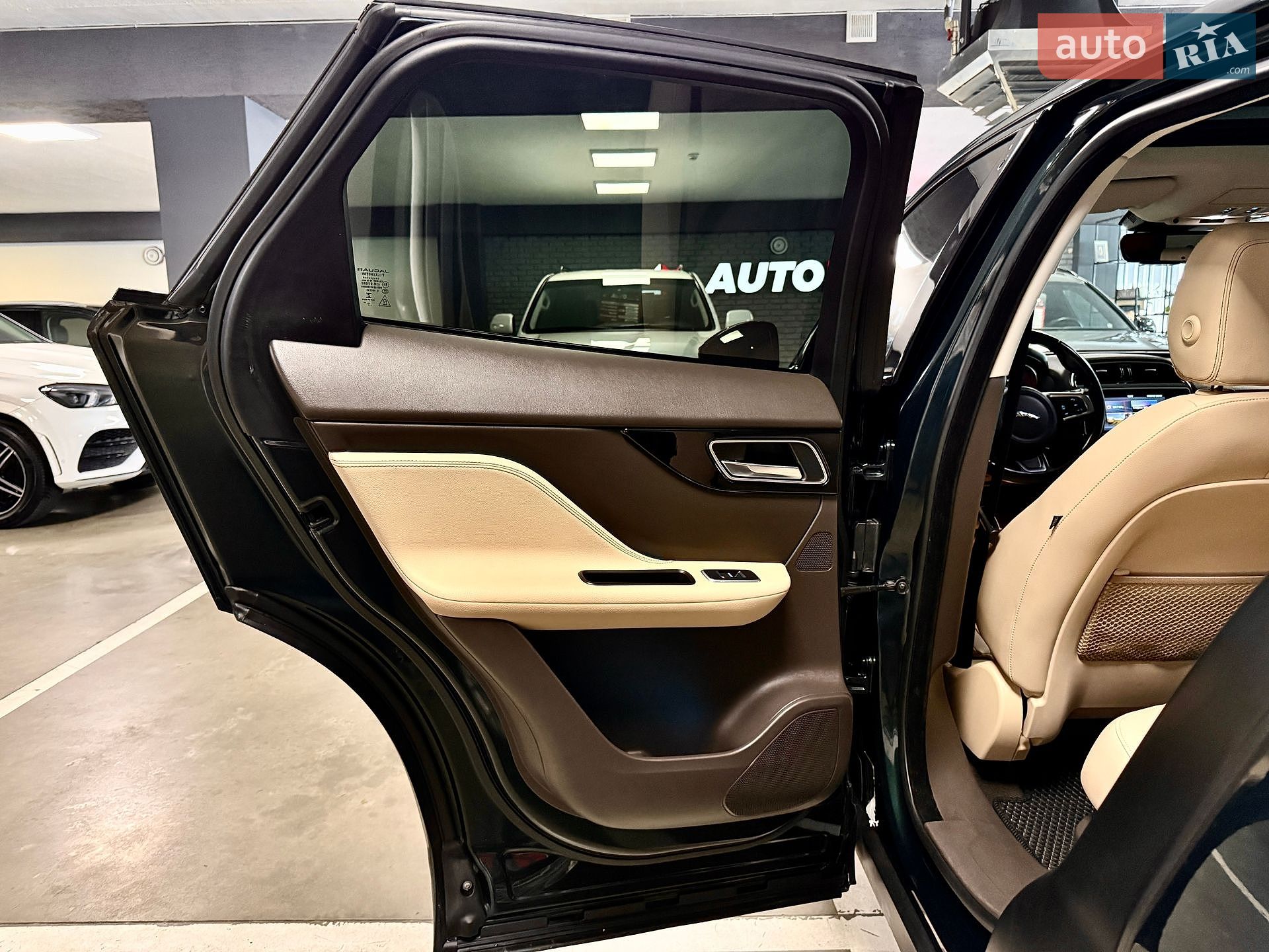 Jaguar F-Pace 2017 VIN SADCA2BNXJA290486 фото оголошення 47 з 81