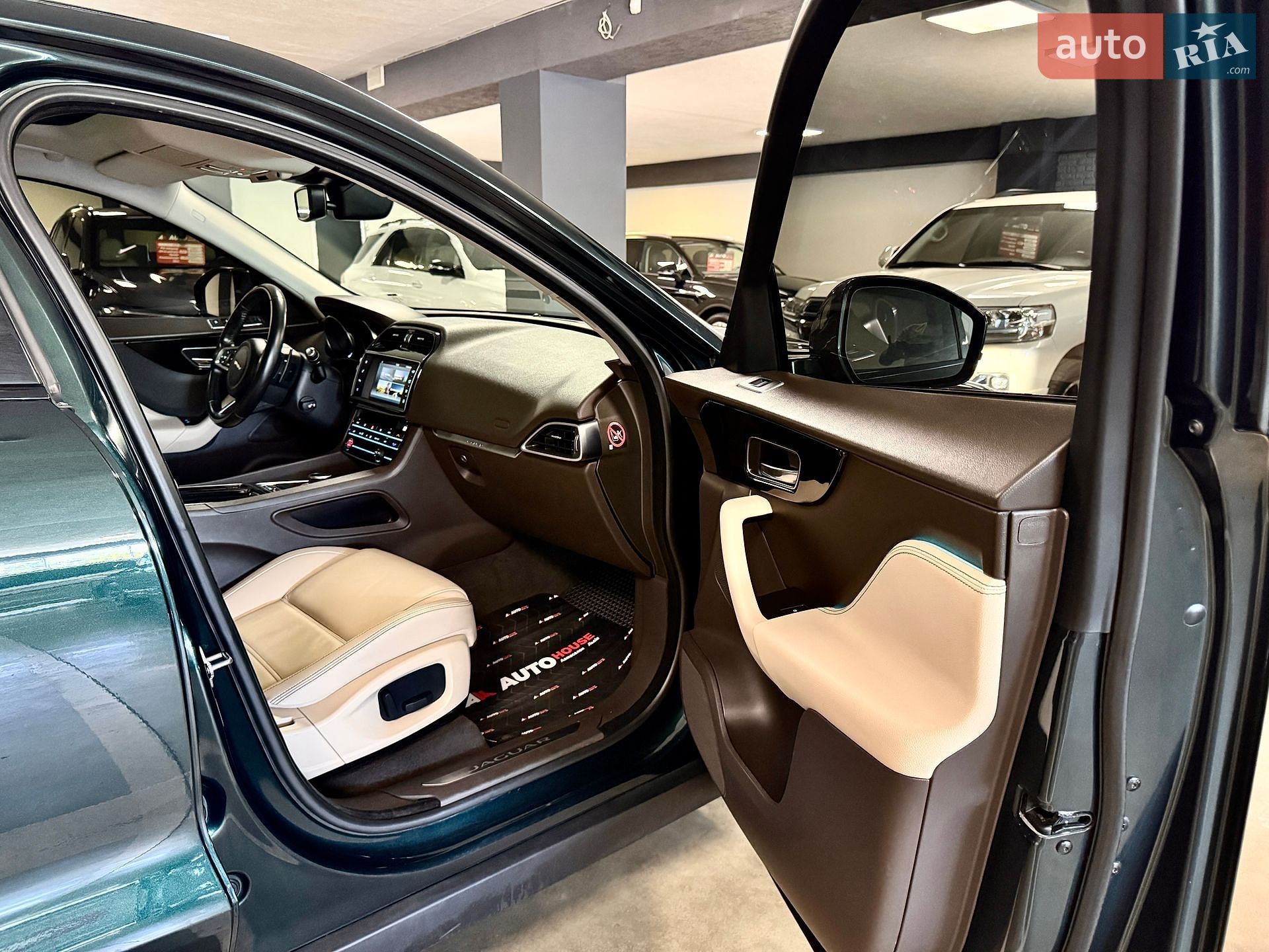 Jaguar F-Pace 2017 VIN SADCA2BNXJA290486 фото оголошення 50 з 81