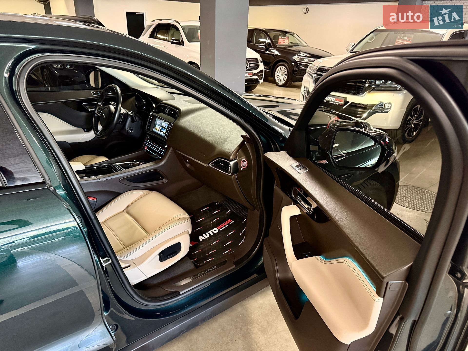 Jaguar F-Pace 2017 VIN SADCA2BNXJA290486 фото оголошення 51 з 81