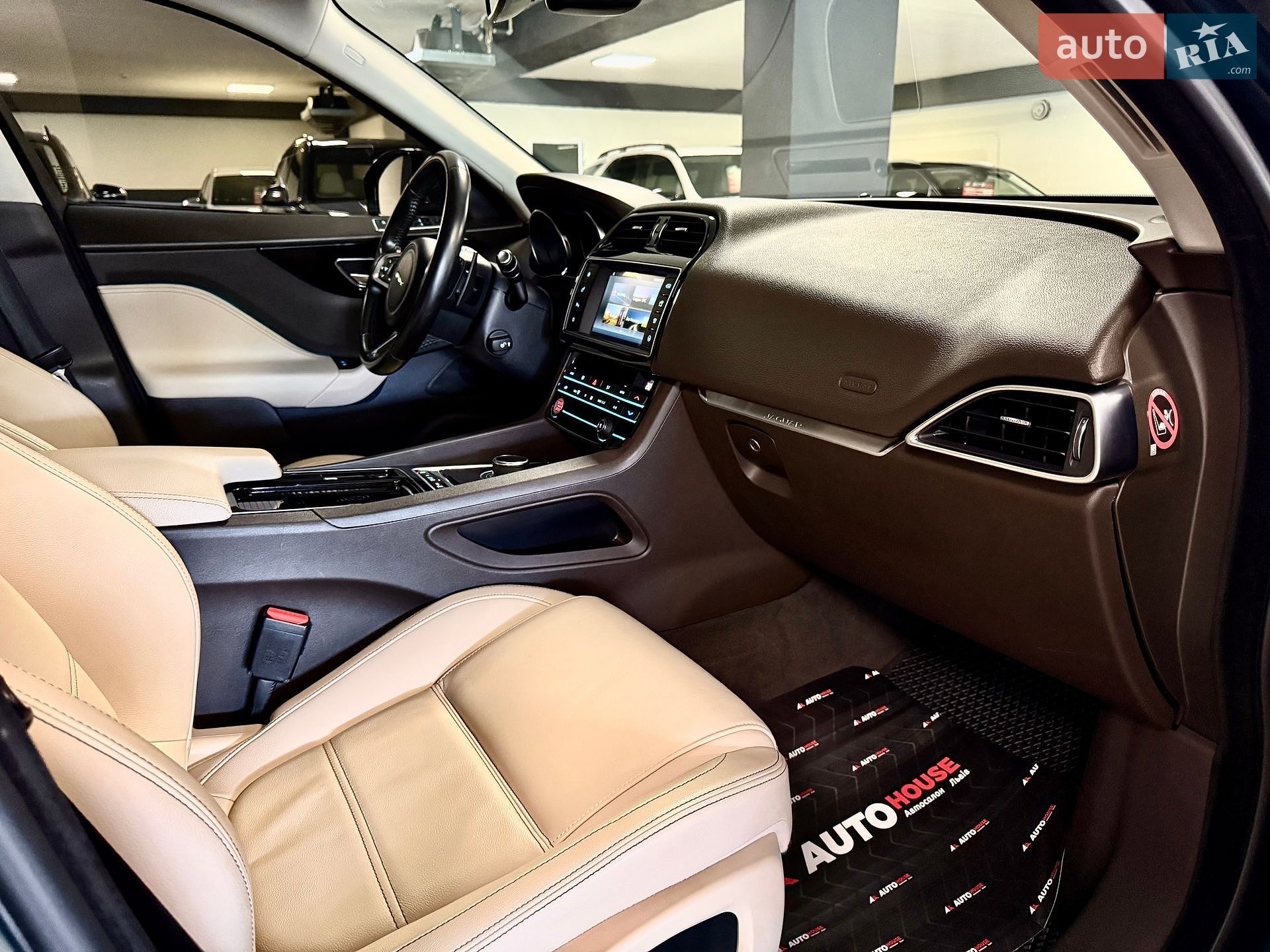 Jaguar F-Pace 2017 VIN SADCA2BNXJA290486 фото оголошення 52 з 81