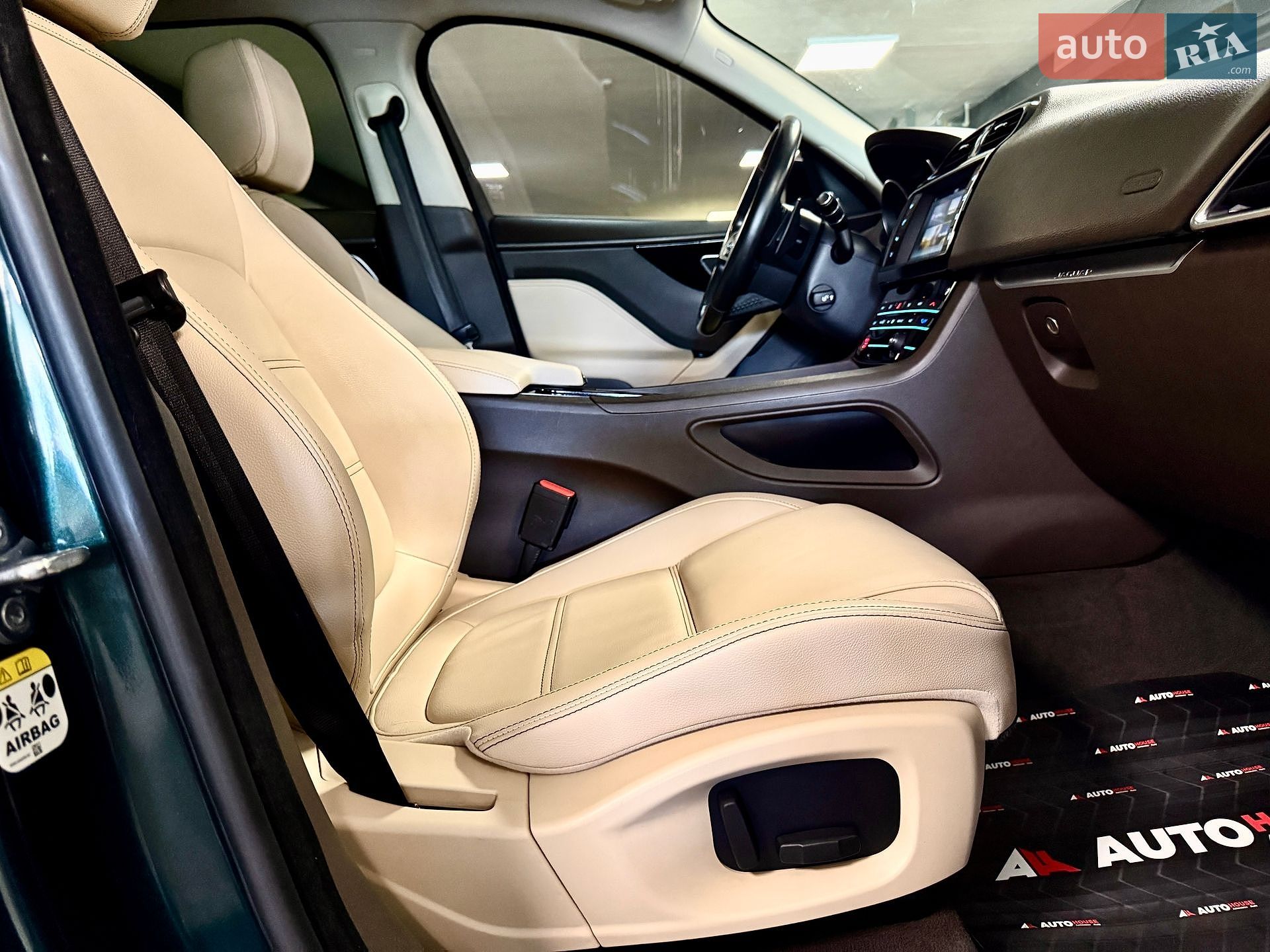 Jaguar F-Pace 2017 VIN SADCA2BNXJA290486 фото оголошення 54 з 81