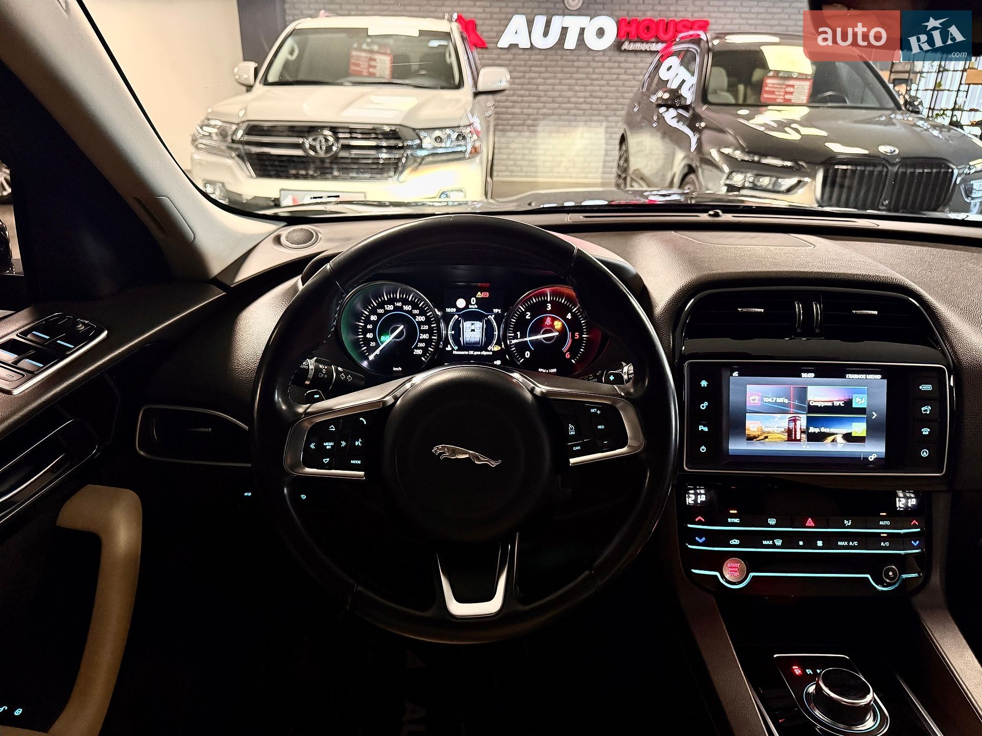 Jaguar F-Pace 2017 VIN SADCA2BNXJA290486 фото оголошення 72 з 81