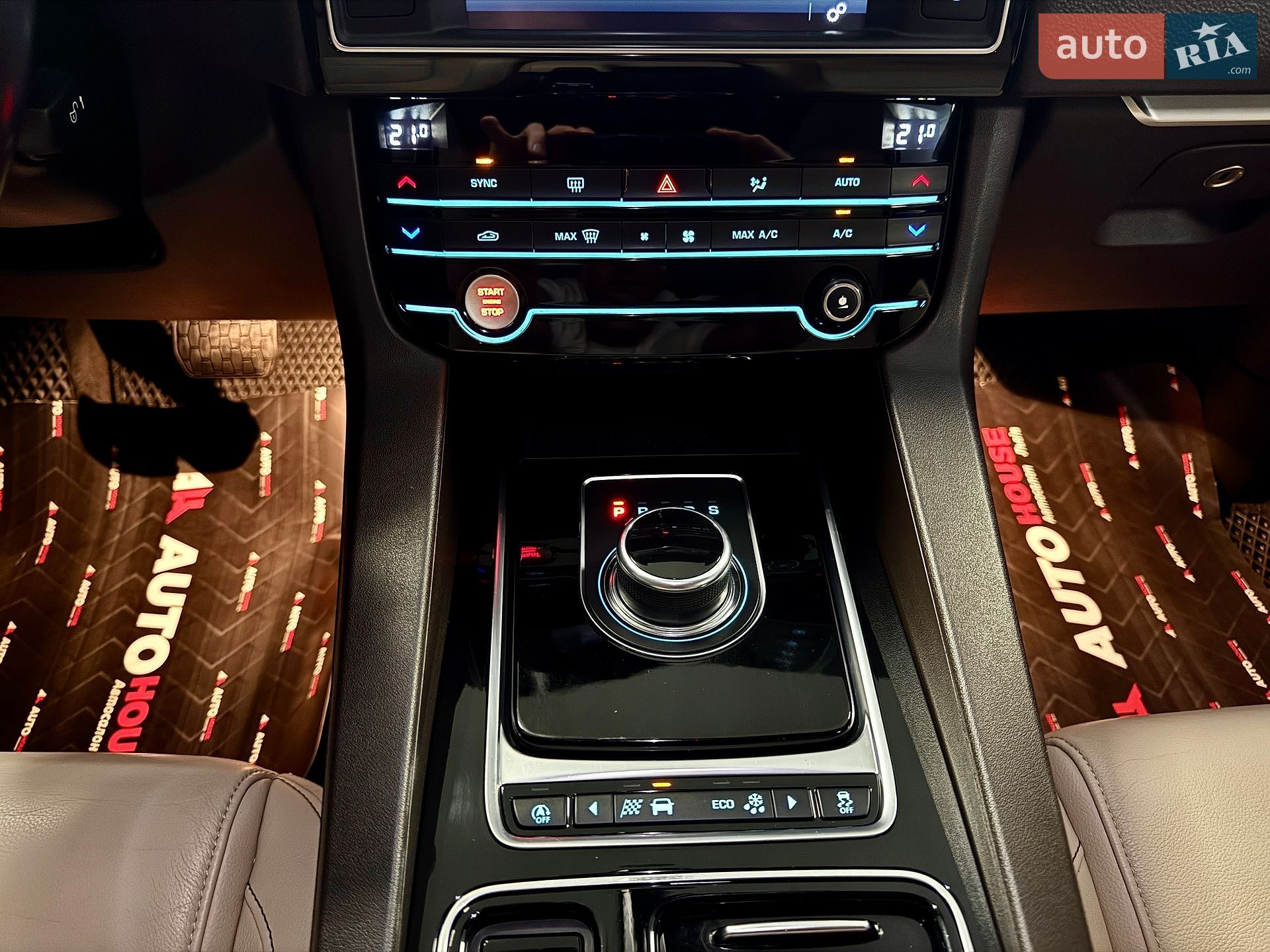 Jaguar F-Pace 2017 VIN SADCA2BNXJA290486 фото оголошення 77 з 81