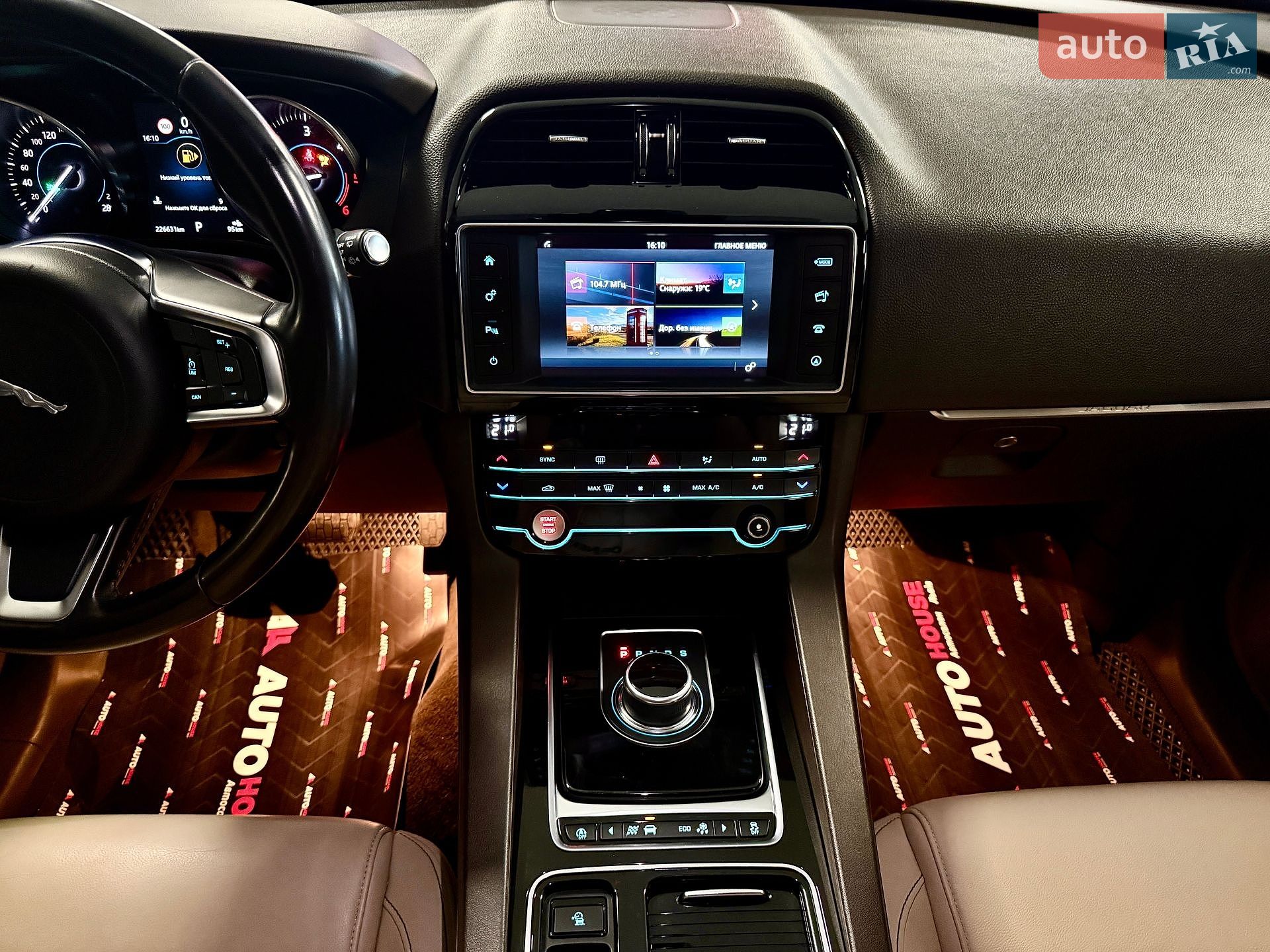 Jaguar F-Pace 2017 VIN SADCA2BNXJA290486 фото оголошення 76 з 81