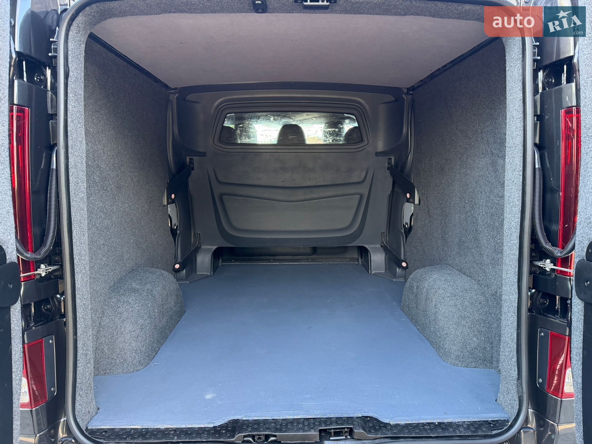 Opel Vivaro 2019 VIN W0VF7E604KV630187 фото оголошення 38 з 107