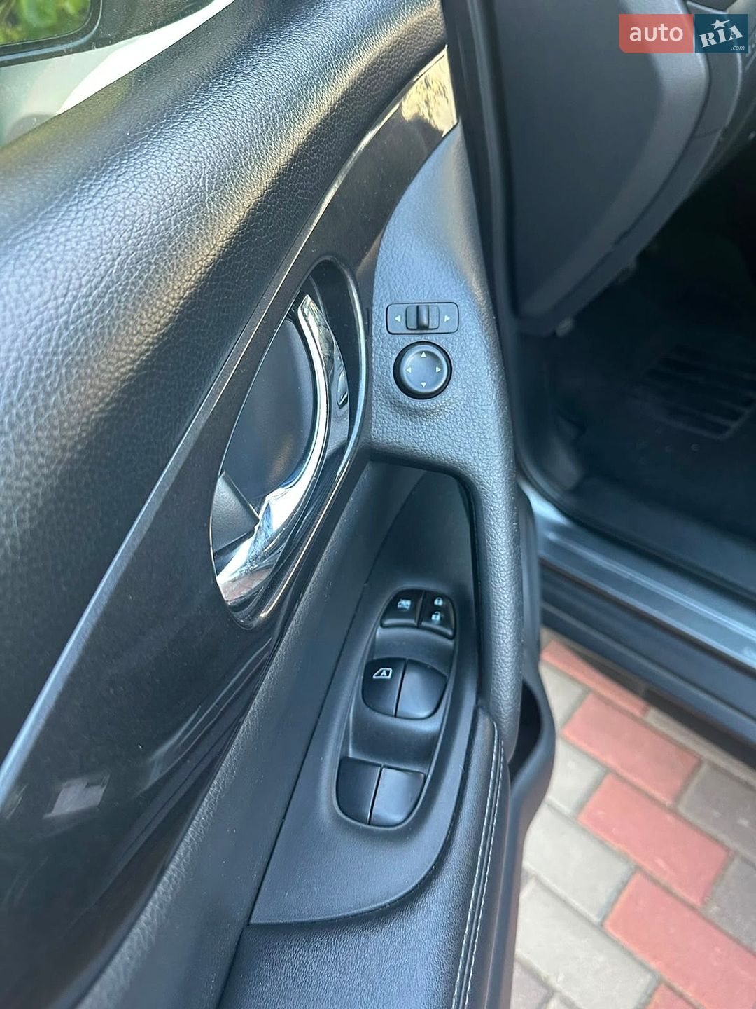 Nissan Rogue 2019 VIN KNMAT2MT5LP527703 фото оголошення 3 з 19
