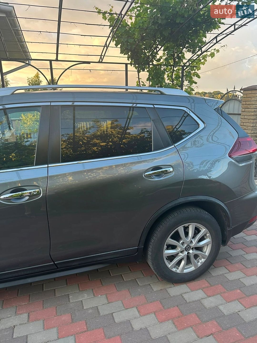 Nissan Rogue 2019 VIN KNMAT2MT5LP527703 фото оголошення 16 з 19
