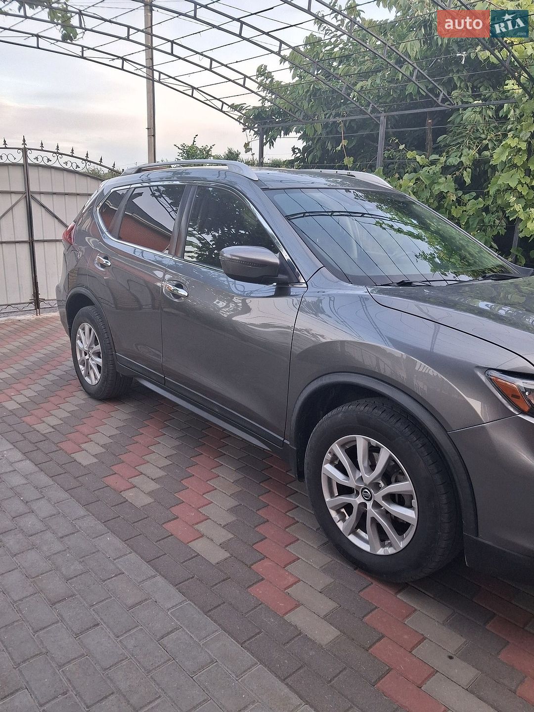 Nissan Rogue 2019 VIN KNMAT2MT5LP527703 фото оголошення 18 з 19