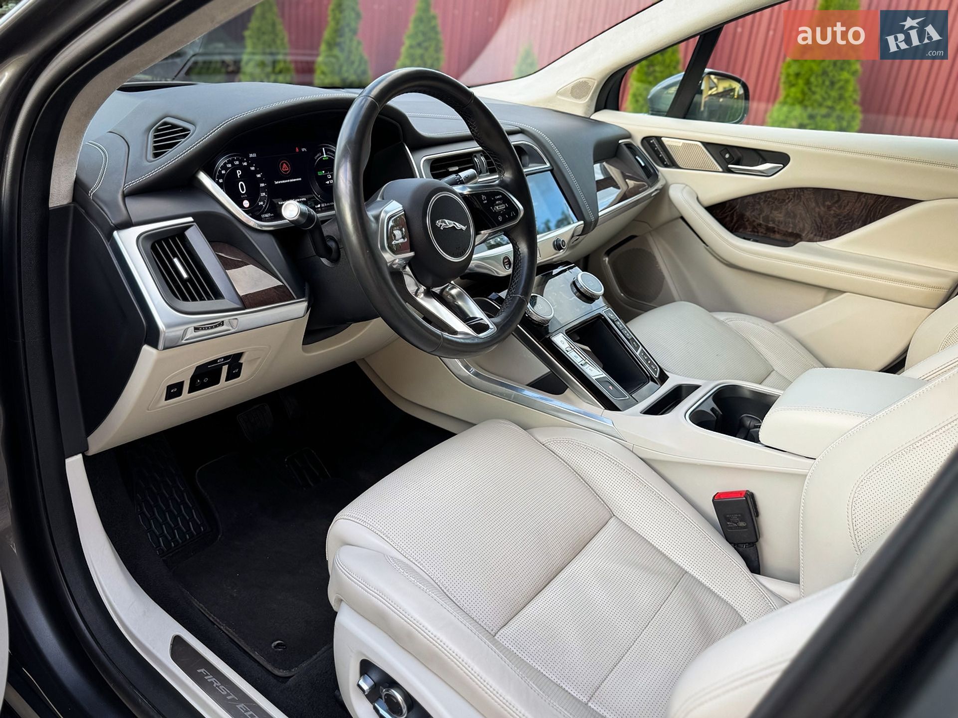 Jaguar I-Pace 2019 VIN SADHA2B15K1F74647 фото оголошення 3 з 127