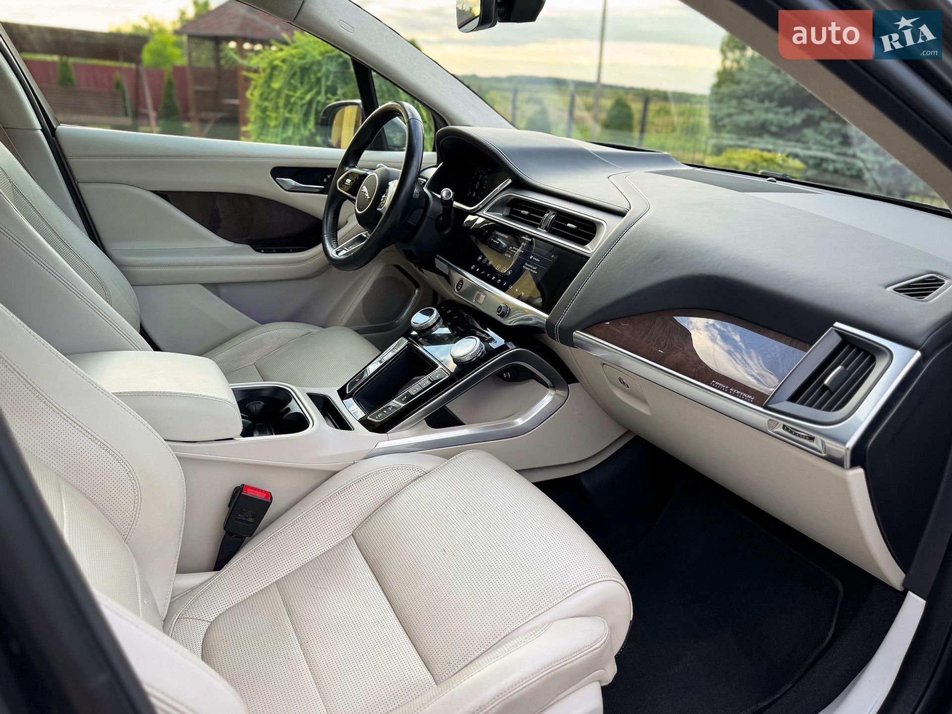 Jaguar I-Pace 2019 VIN SADHA2B15K1F74647 фото оголошення 4 з 127