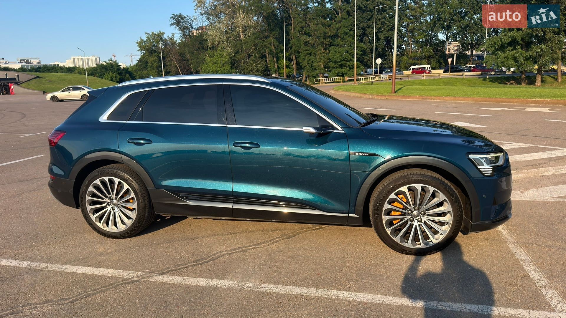 Audi e-tron 2019 VIN WAUZZZGE9KB016138 фото оголошення 3 з 20