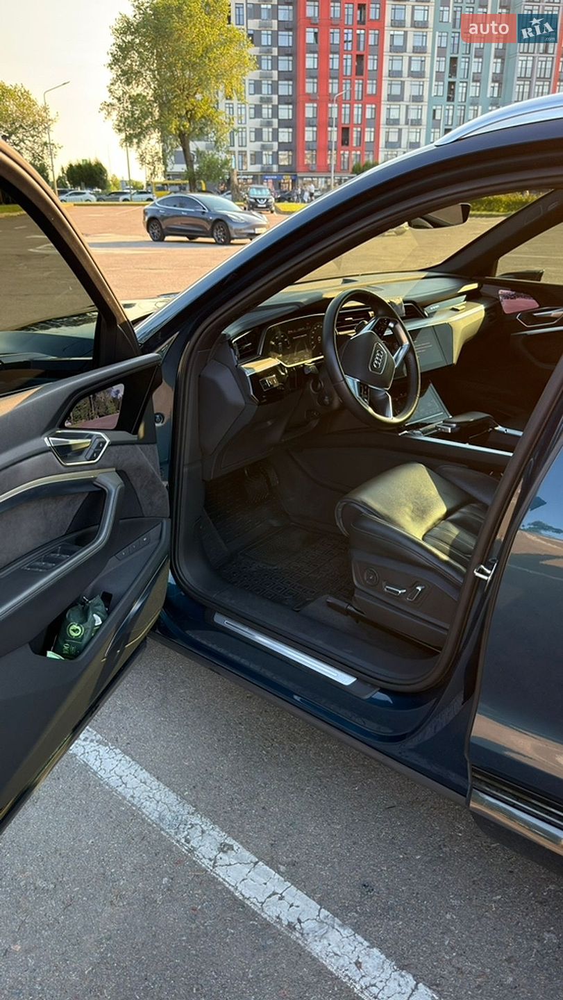 Audi e-tron 2019 VIN WAUZZZGE9KB016138 фото оголошення 10 з 20