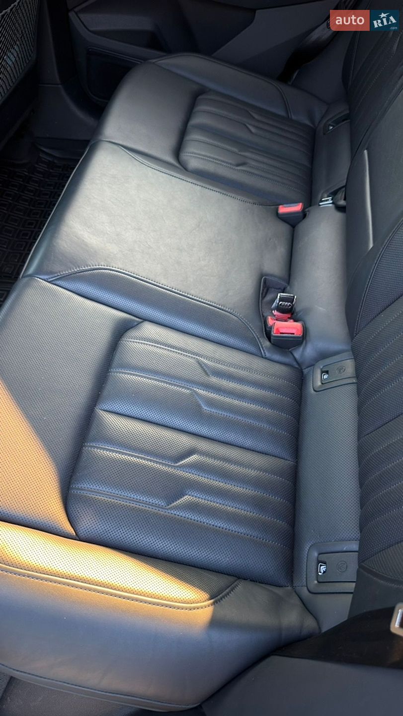 Audi e-tron 2019 VIN WAUZZZGE9KB016138 фото оголошення 12 з 20