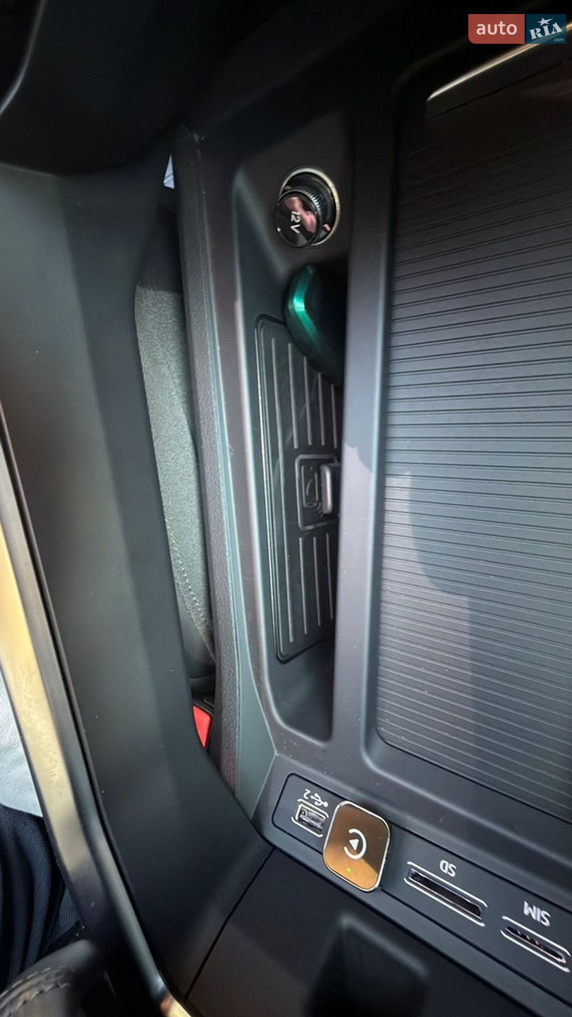 Audi e-tron 2019 VIN WAUZZZGE9KB016138 фото оголошення 18 з 20