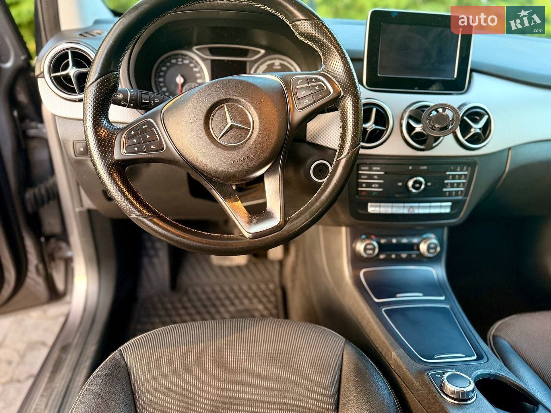 Mercedes-Benz B-Class 2015 VIN WDD2428901J007631 фото оголошення 16 з 26