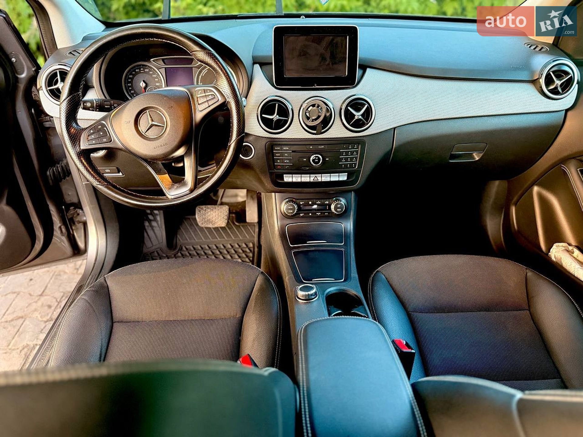 Mercedes-Benz B-Class 2015 VIN WDD2428901J007631 фото оголошення 17 з 26