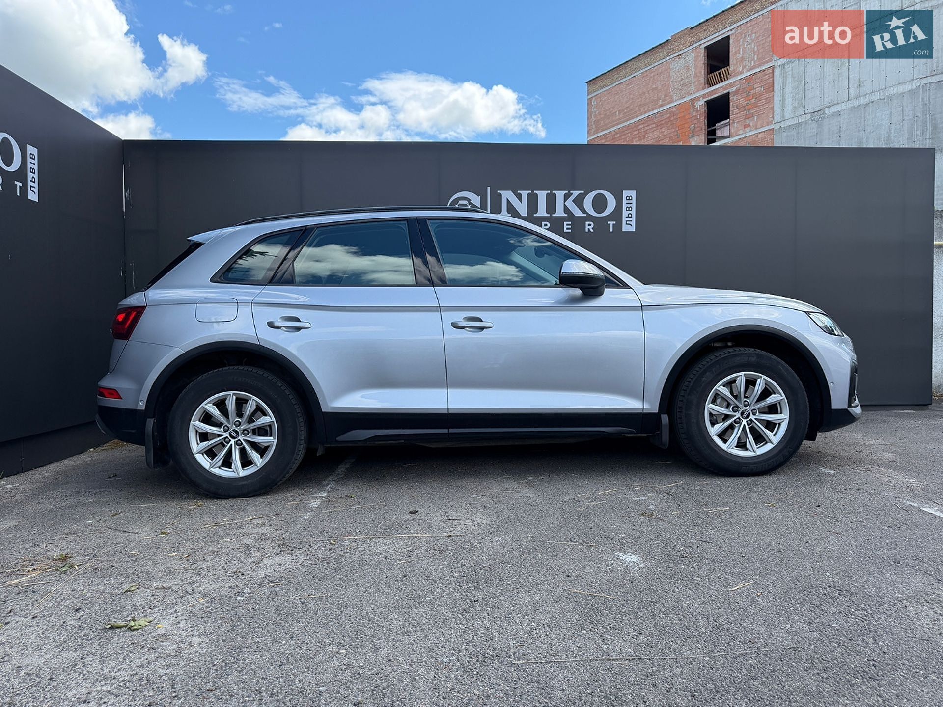 Audi Q5 2021 VIN WAUZZZFYXM2082289 фото оголошення 10 з 32