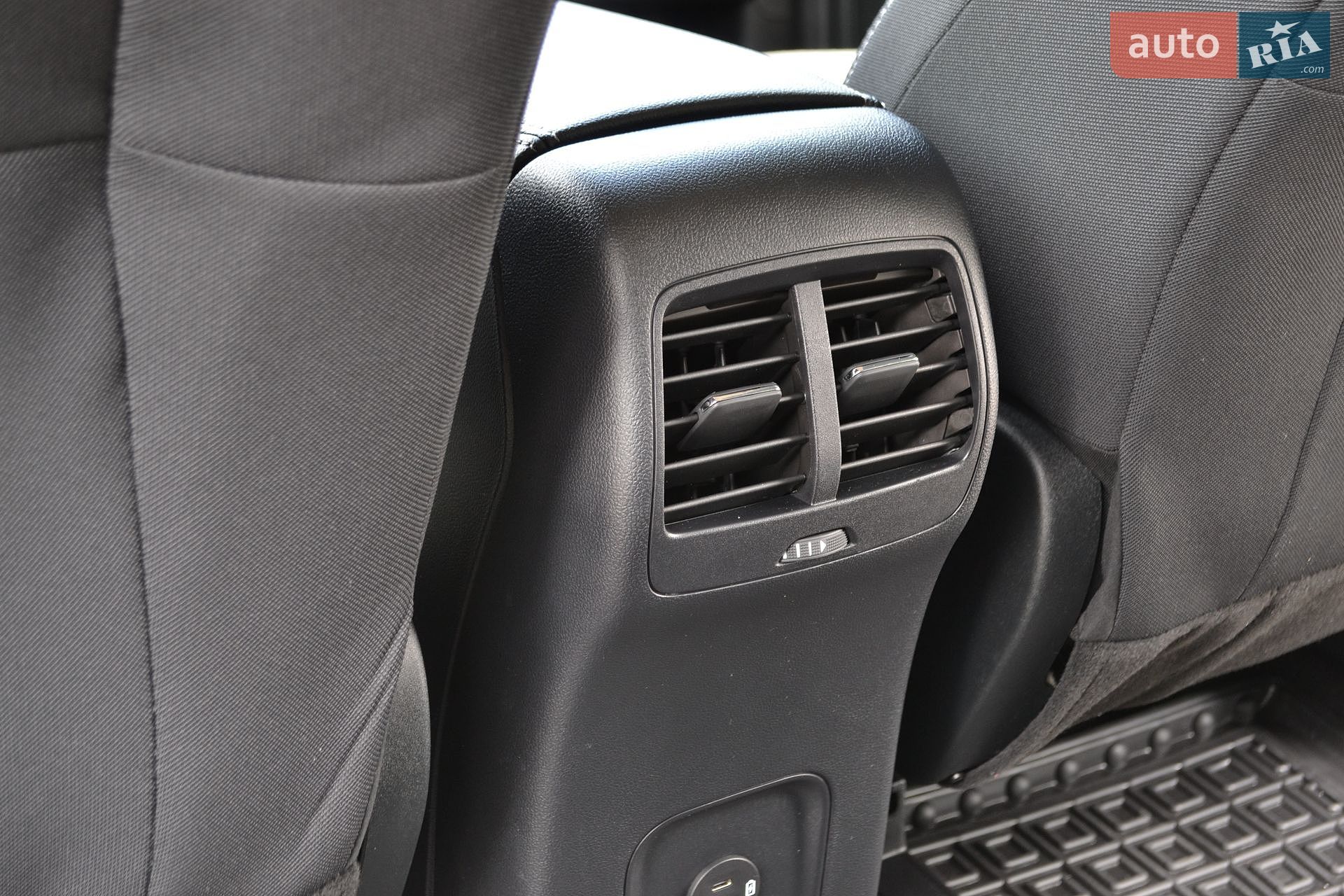 Ford Escape 2020 VIN 1FMCU9G68LUC38722 фото оголошення 43 з 49